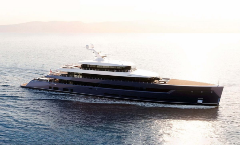Luxury Yacht LES CINQ