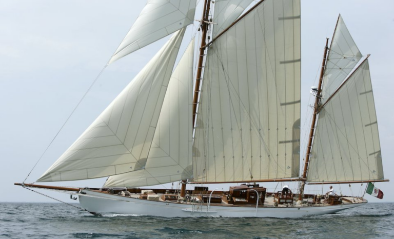 Superyacht JAVELIN