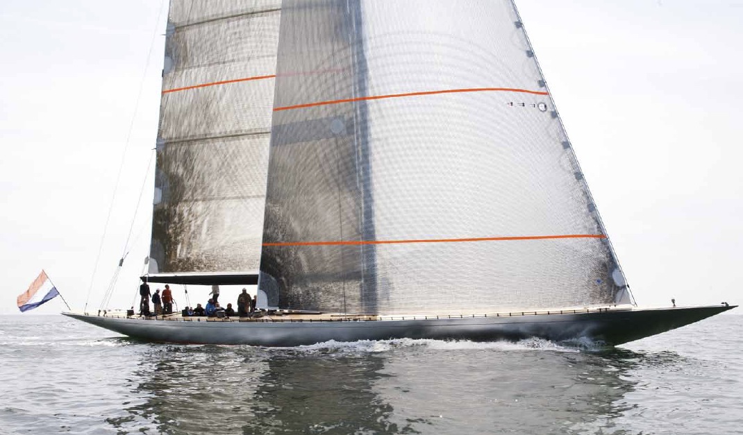 Hoek-115-F-Class-Classic-Yacht-FIREFLY-Launched-by-Claasen-Yachtbouw.jpg
