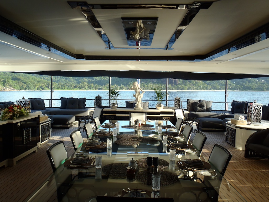 SILVER-ANGEL-al-fresco-dining.jpg