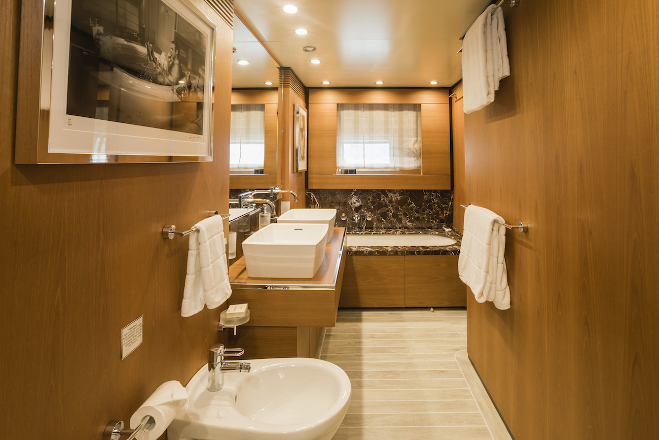  Master Ensuite.jpg