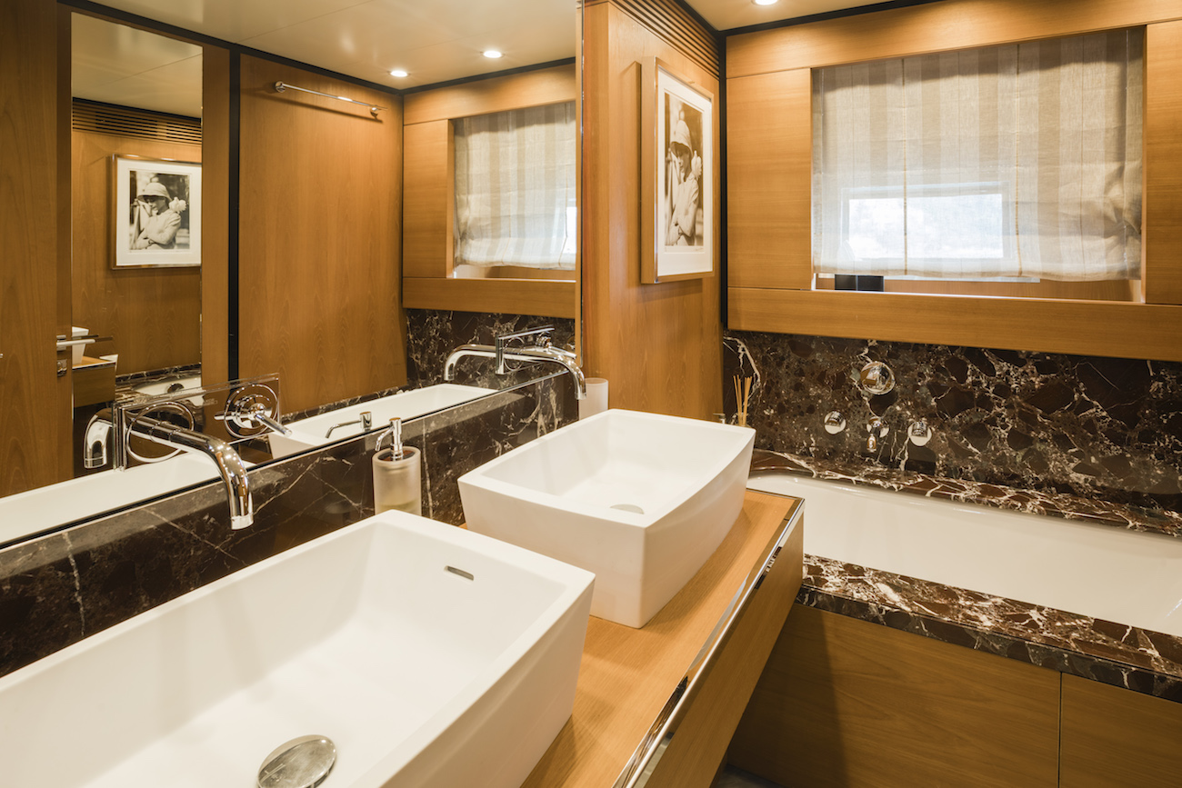  Master ensuite (2).jpg