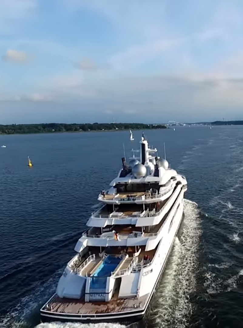 [106m-Yacht-AMADEA]-10211-88.jpg