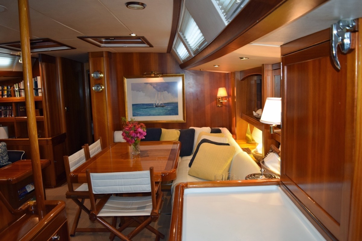 [21m-Yacht-LUNA-DANNS]-10502-101.jpg