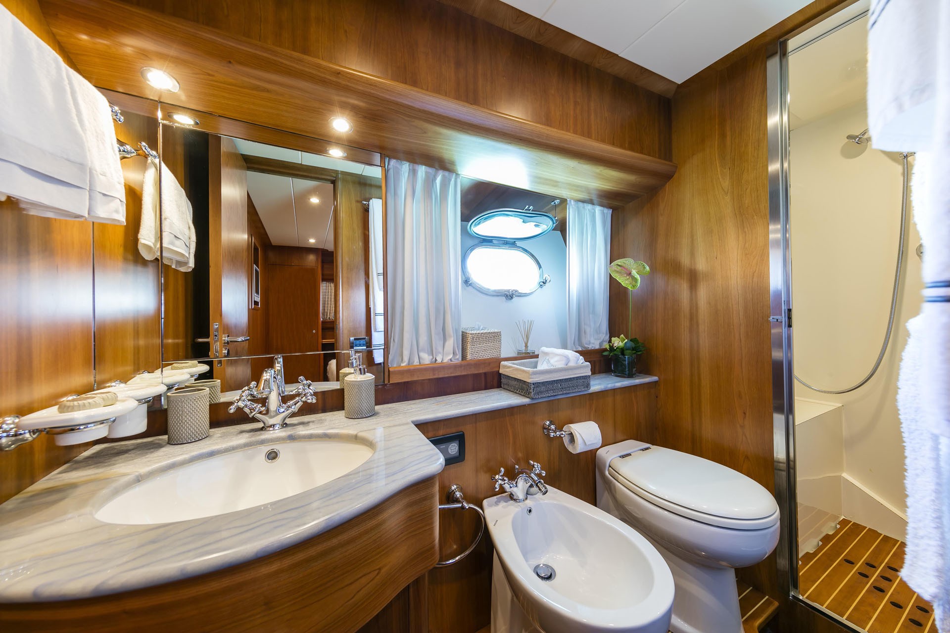 [22m-Yacht-GORGEOUS]-10284-112.jpg