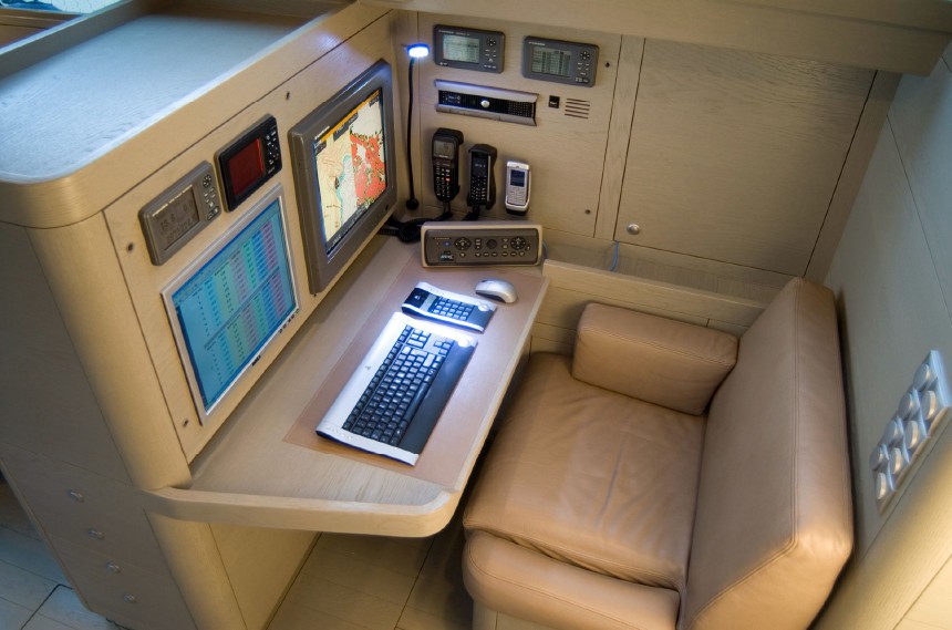 [24m-Yacht-CRACKERJACK]-1591-103.jpg