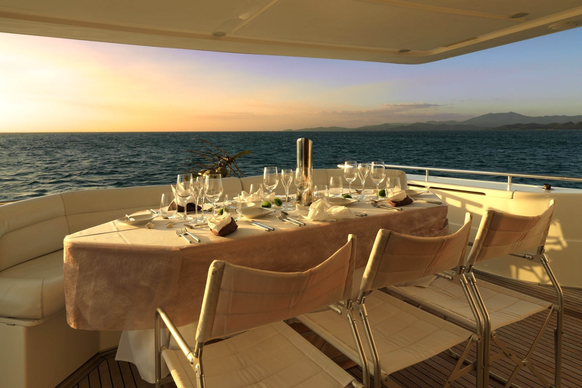 [24m-Yacht-IROUE]-10154-106.jpg