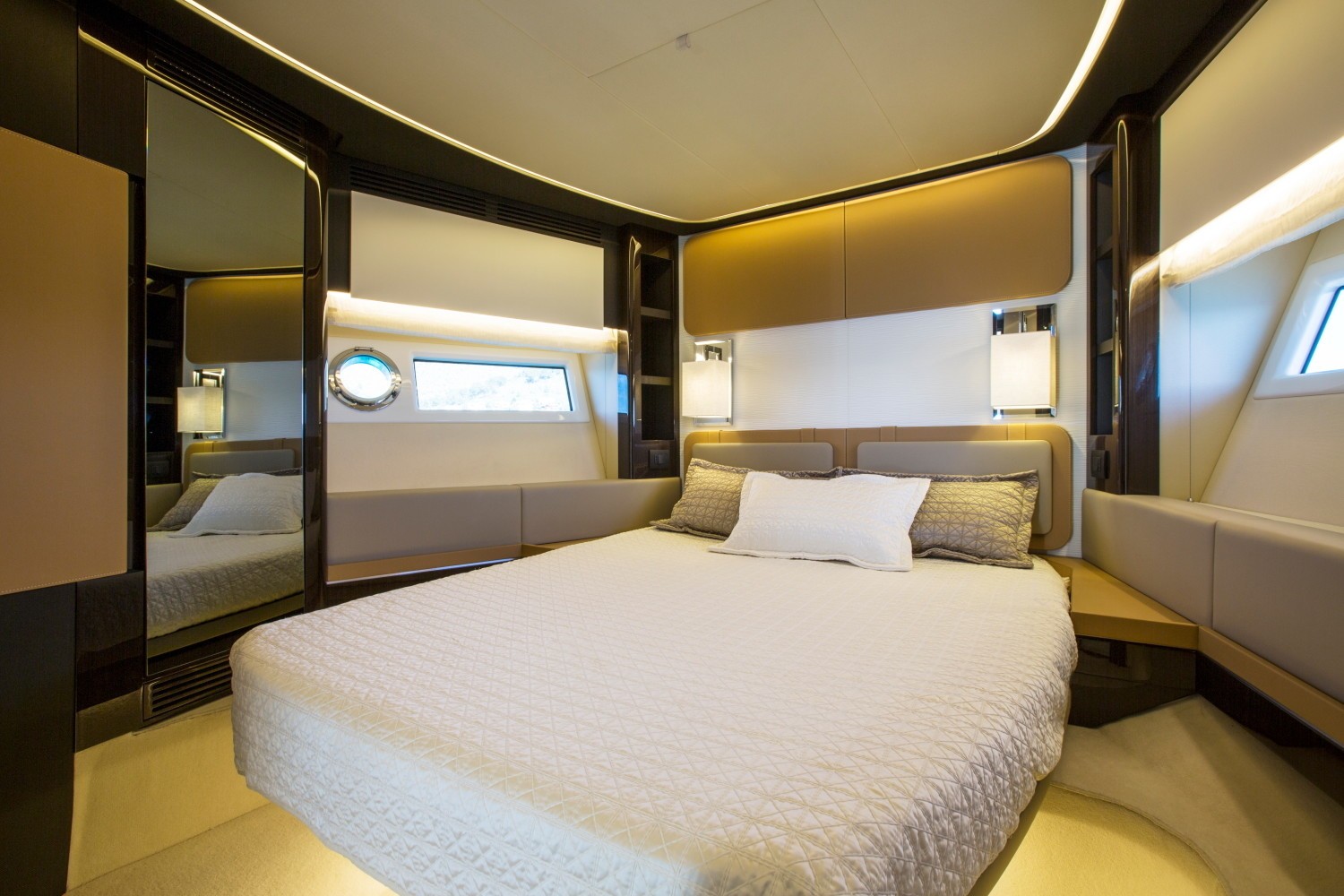 [24m-Yacht-TOFFEE-CRISP]-10256-113.jpg