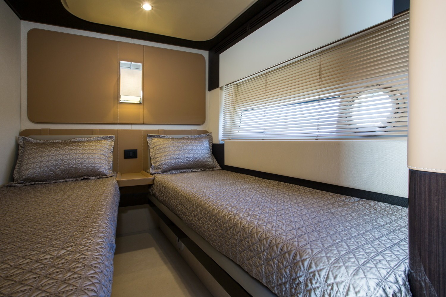 [24m-Yacht-TOFFEE-CRISP]-10256-134.jpg
