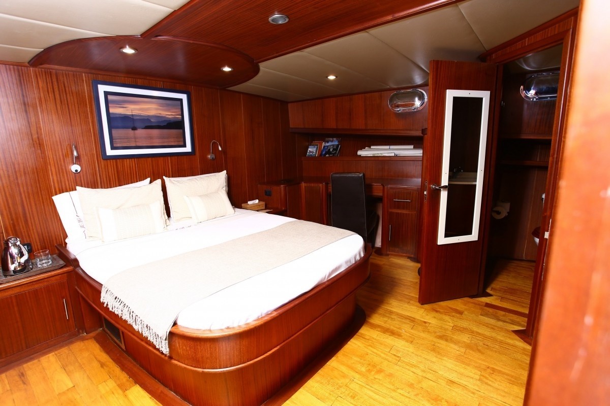 [28m-Yacht-BESAME-MUCHO]-10146-158.jpg