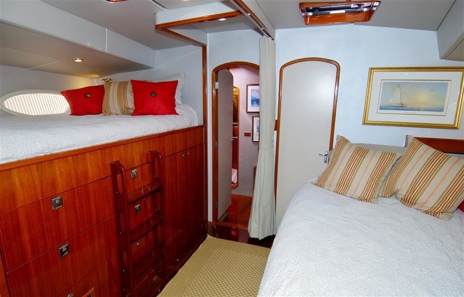 [28m-Yacht-FALCON]-1240-166.jpg