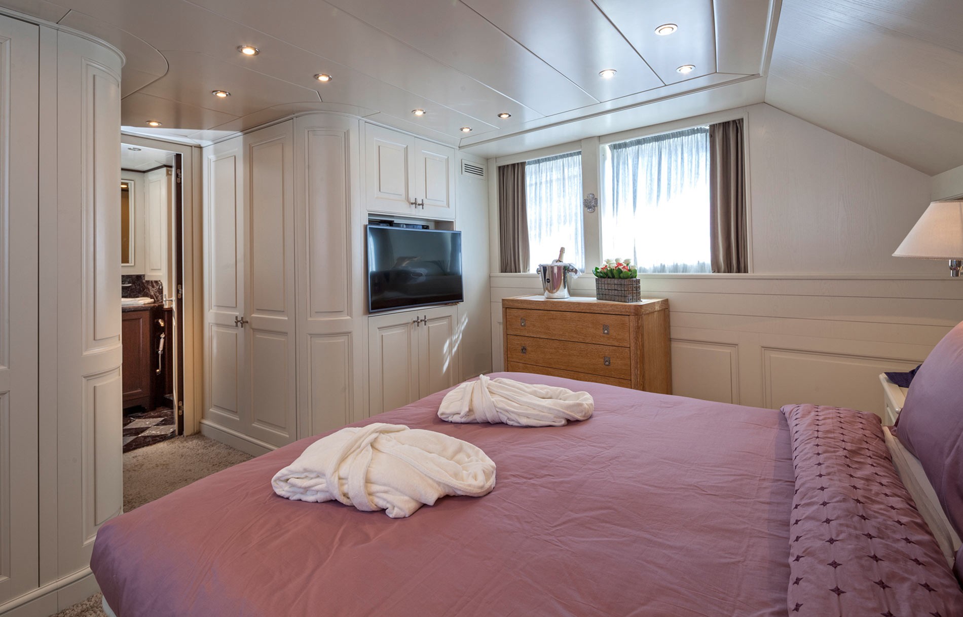 [28m-Yacht-HARMONYA]-10324-109.jpg