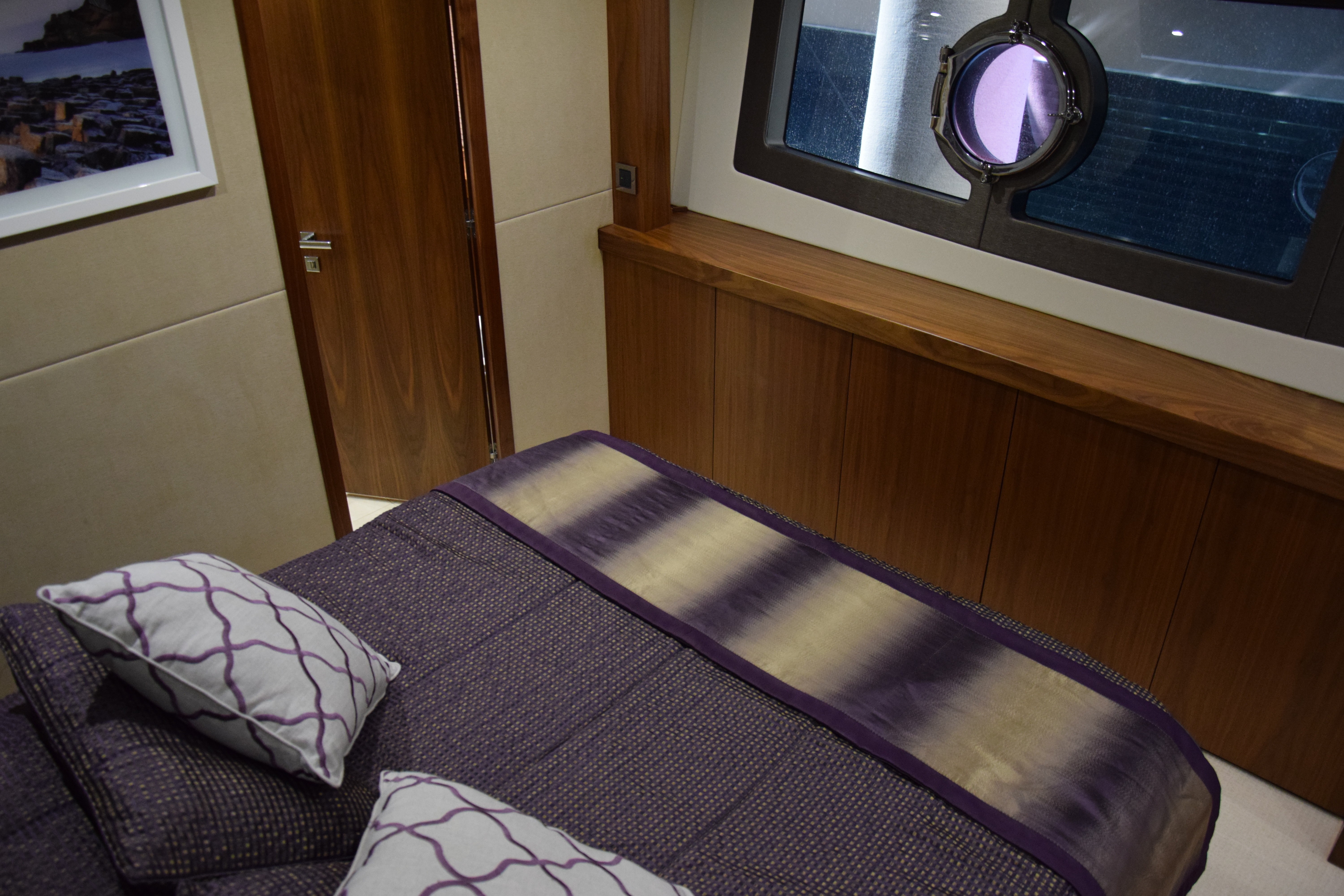 [28m-Yacht-RAY-III]-10294-116.jpg
