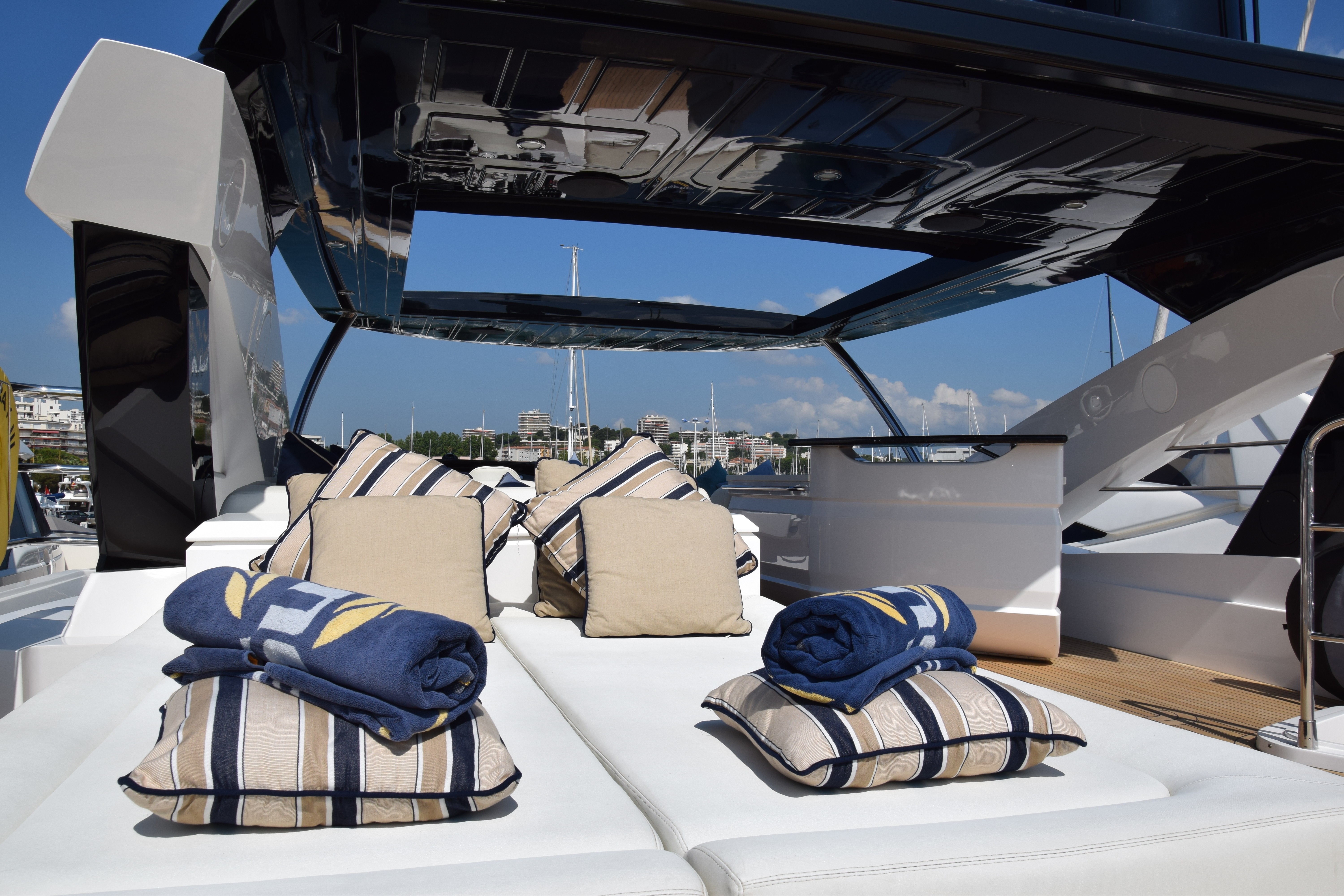 [28m-Yacht-RAY-III]-10294-131.jpg