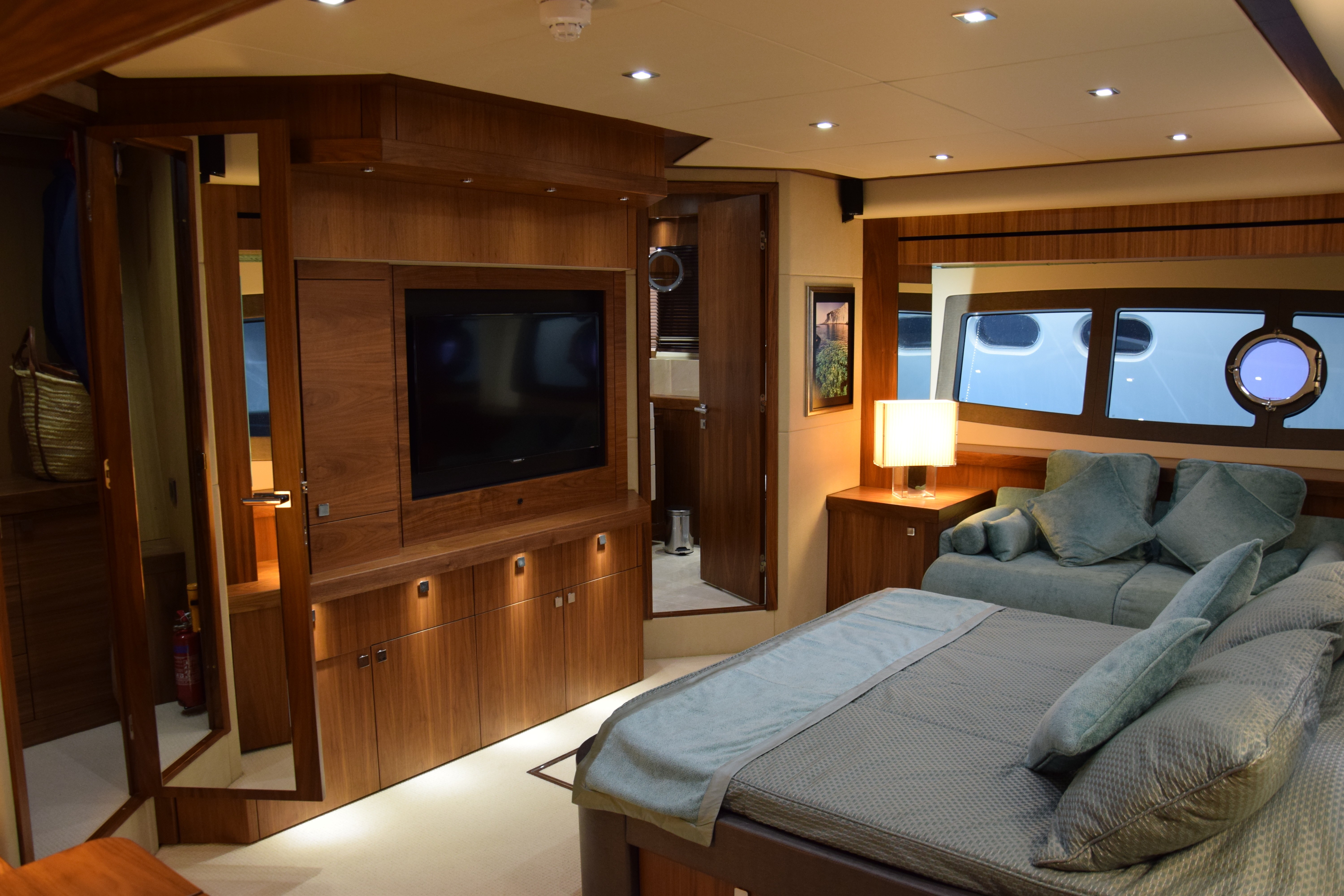 [28m-Yacht-RAY-III]-10294-70.jpg