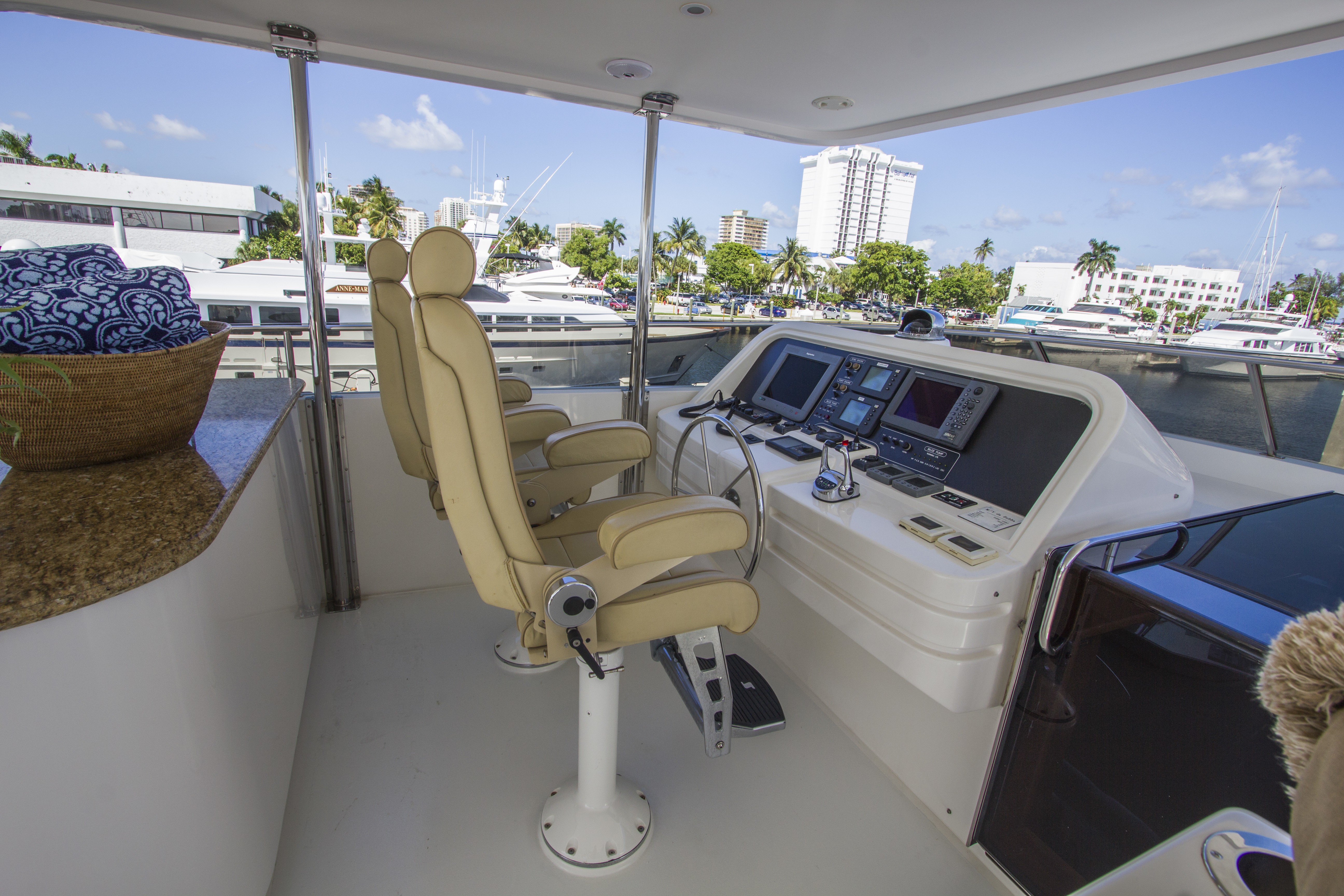 [30m-Yacht-LIMITLESS]-1130-101.jpg