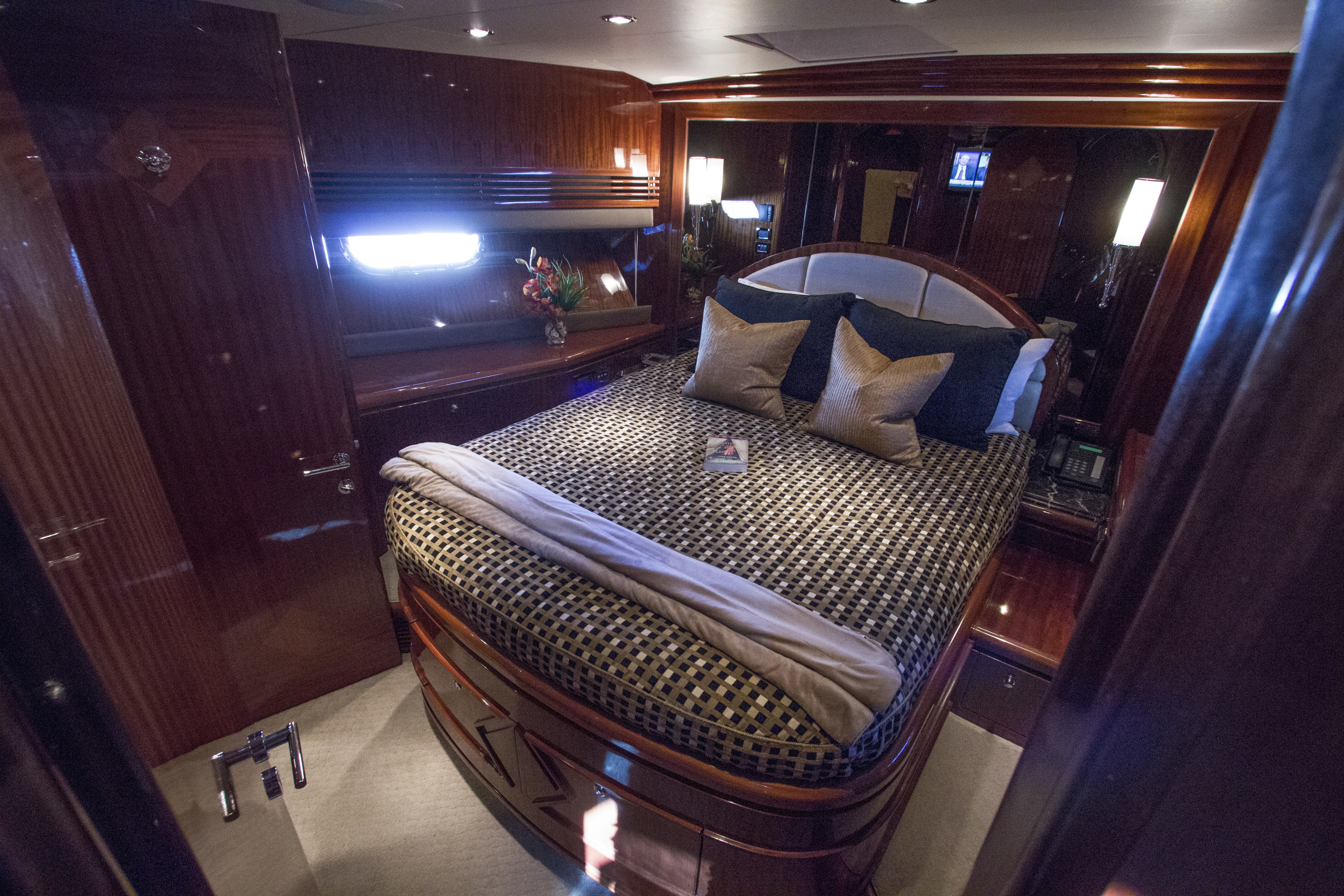 [30m-Yacht-LIMITLESS]-1130-106.jpg