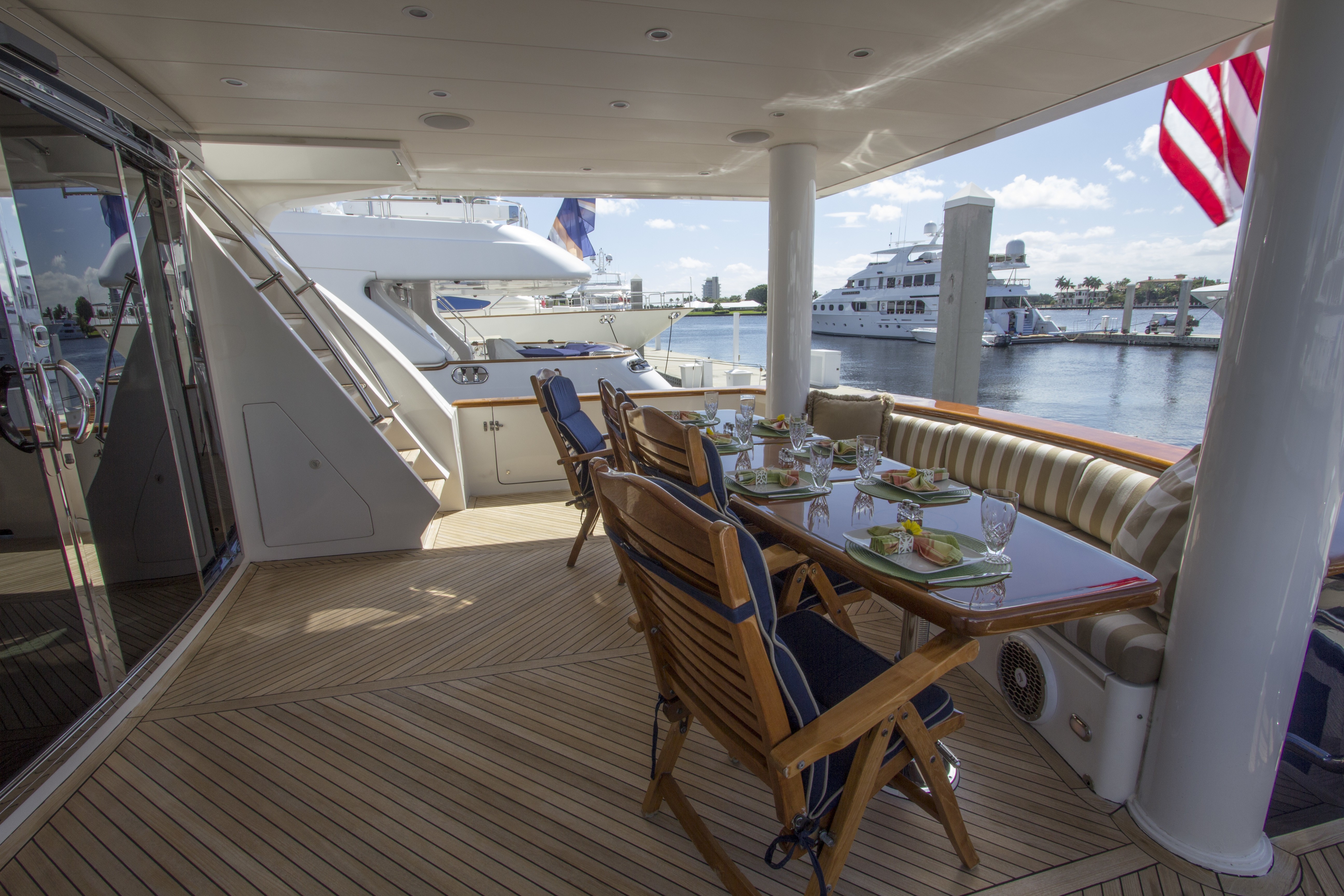 [30m-Yacht-LIMITLESS]-1130-164.jpg