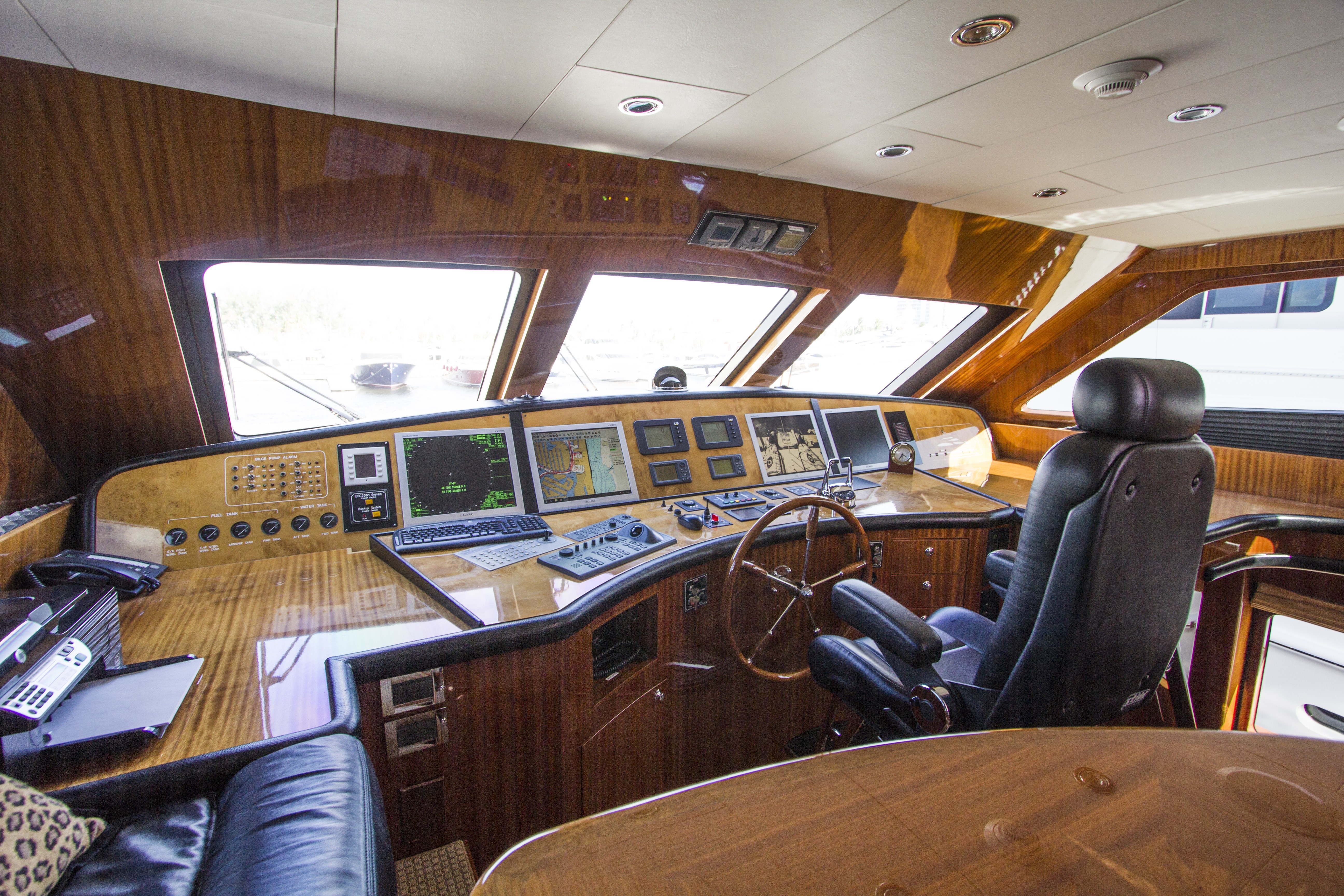 [30m-Yacht-LIMITLESS]-1130-165.jpg