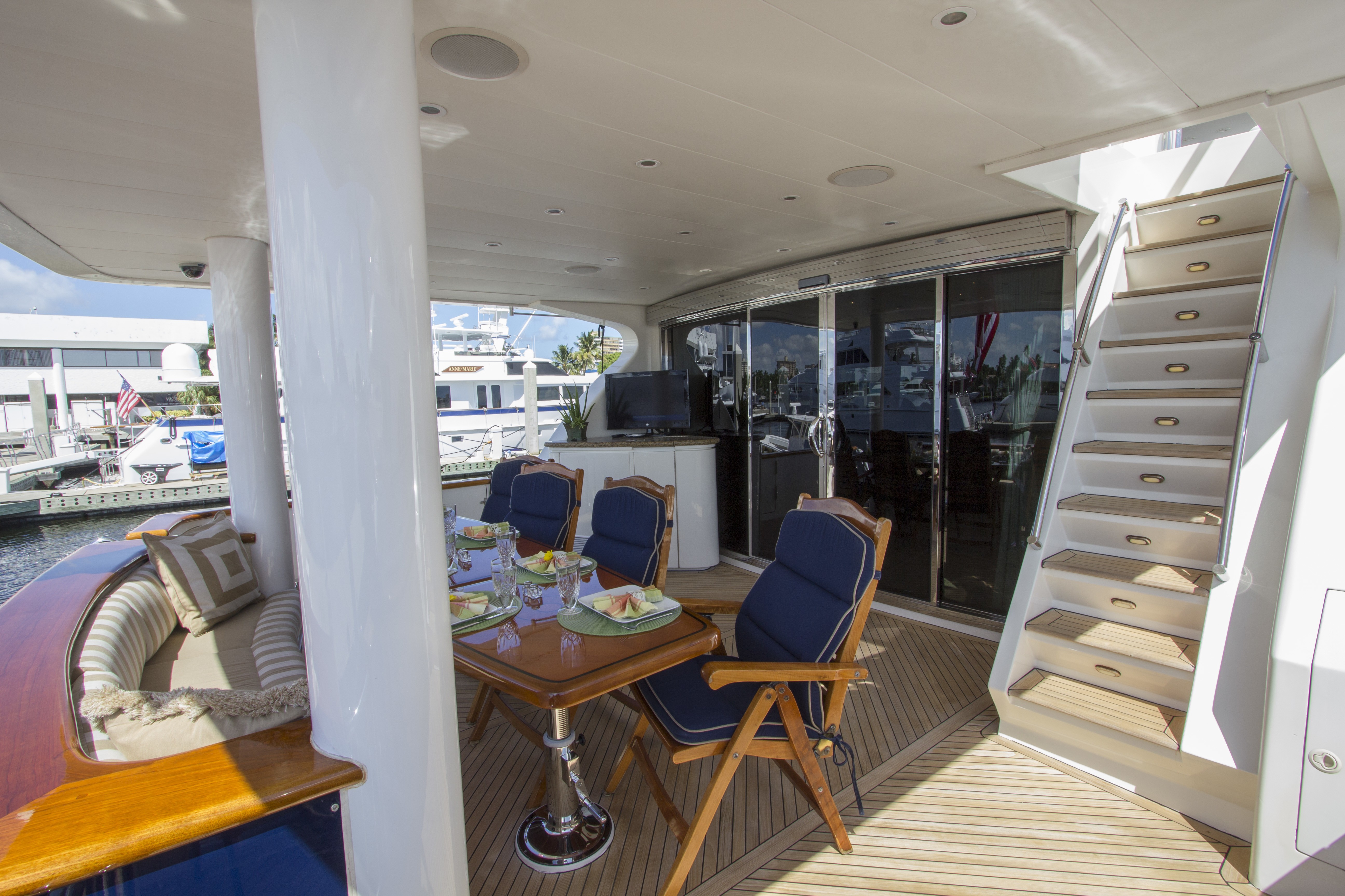 [30m-Yacht-LIMITLESS]-1130-179.jpg