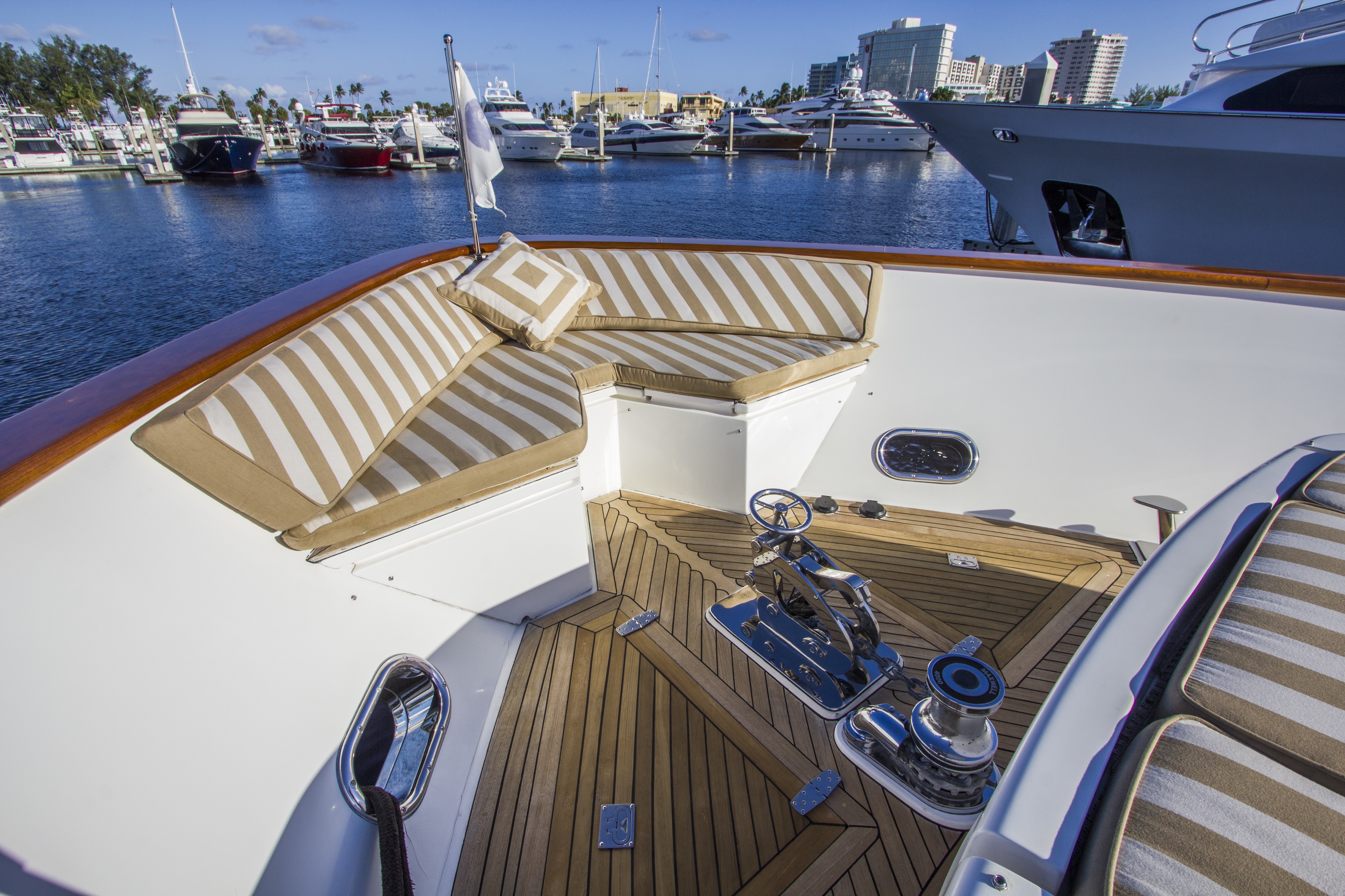[30m-Yacht-LIMITLESS]-1130-183.jpg