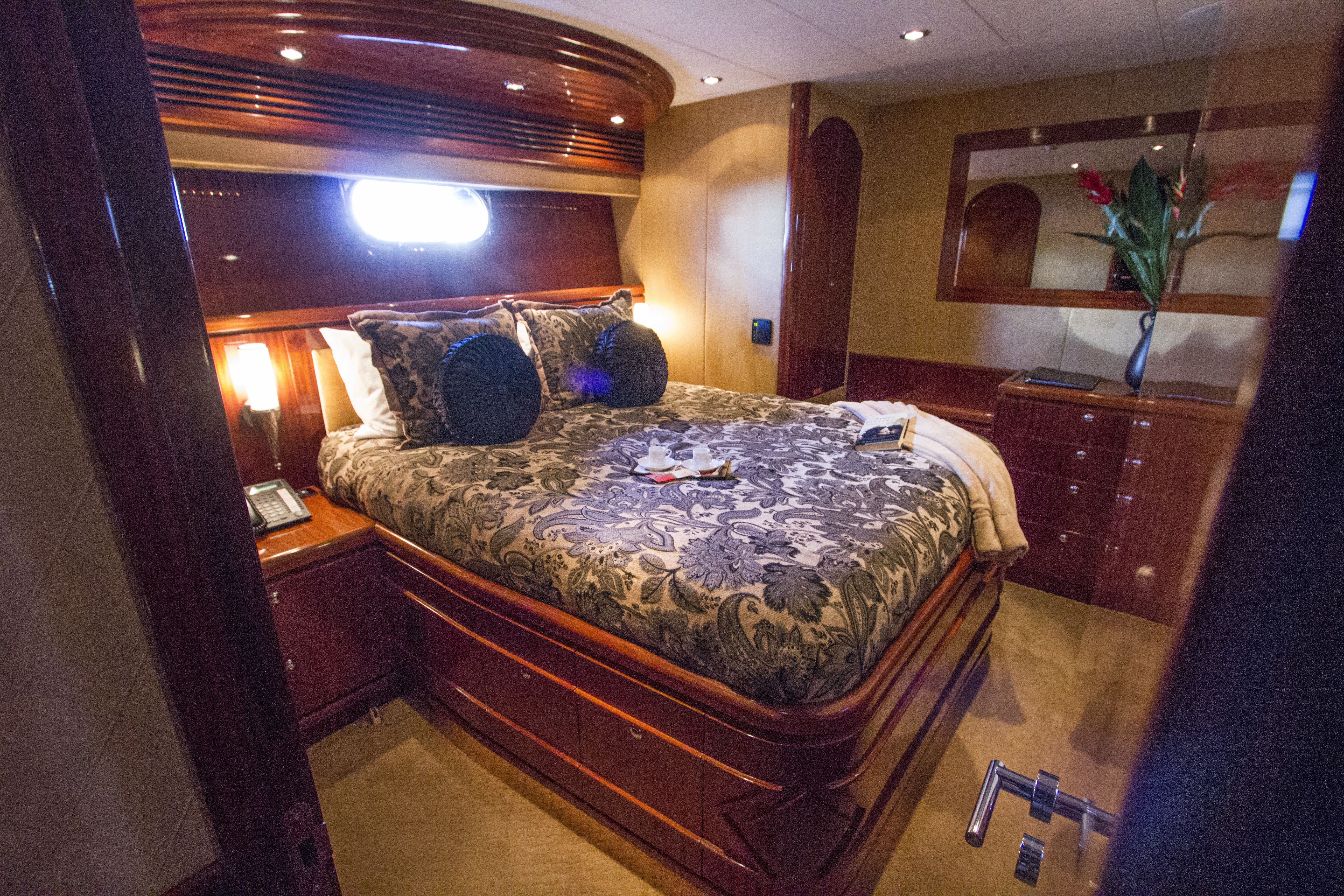 [30m-Yacht-LIMITLESS]-1130-185.jpg