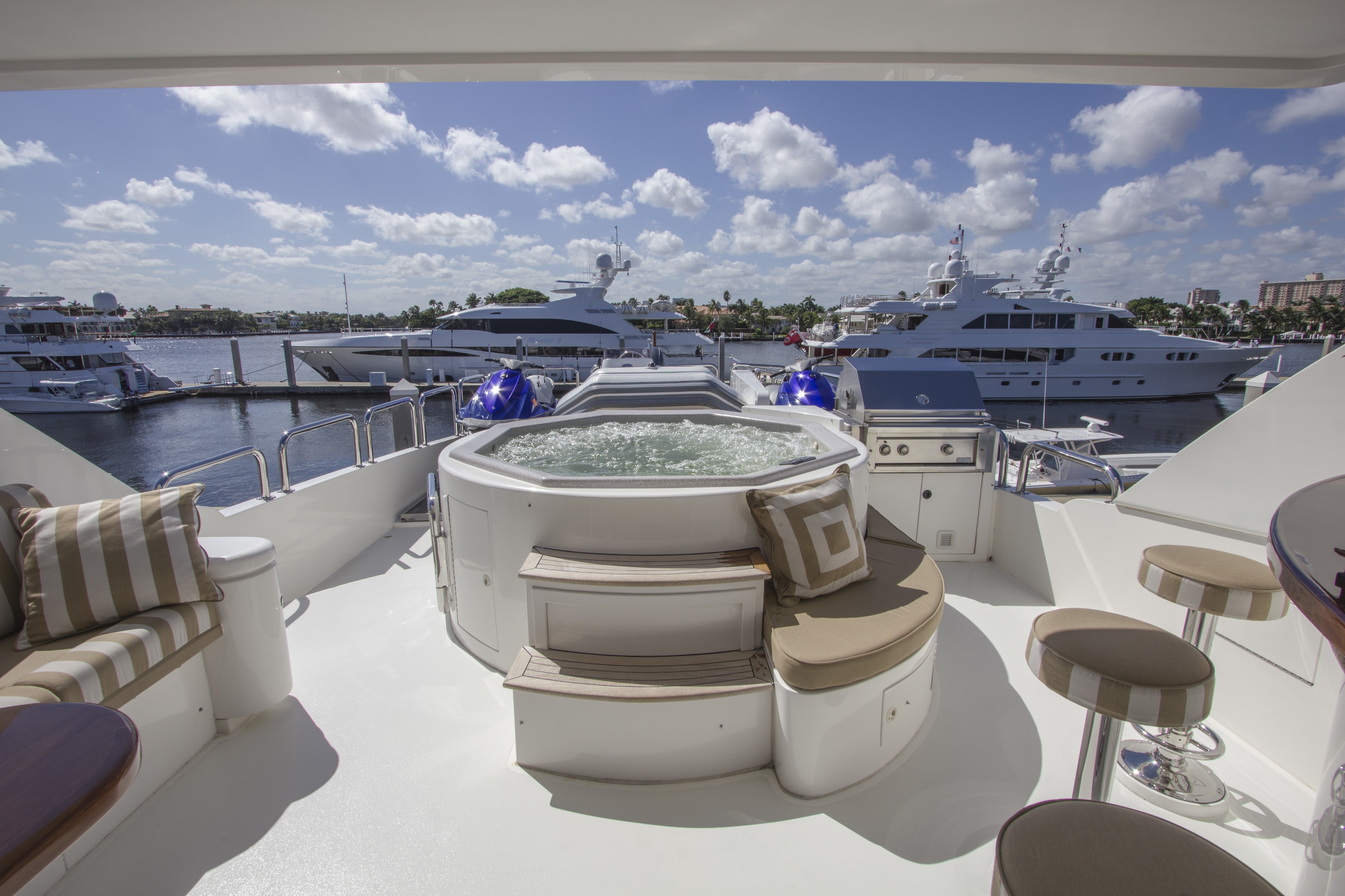 [30m-Yacht-LIMITLESS]-1130-208.jpg