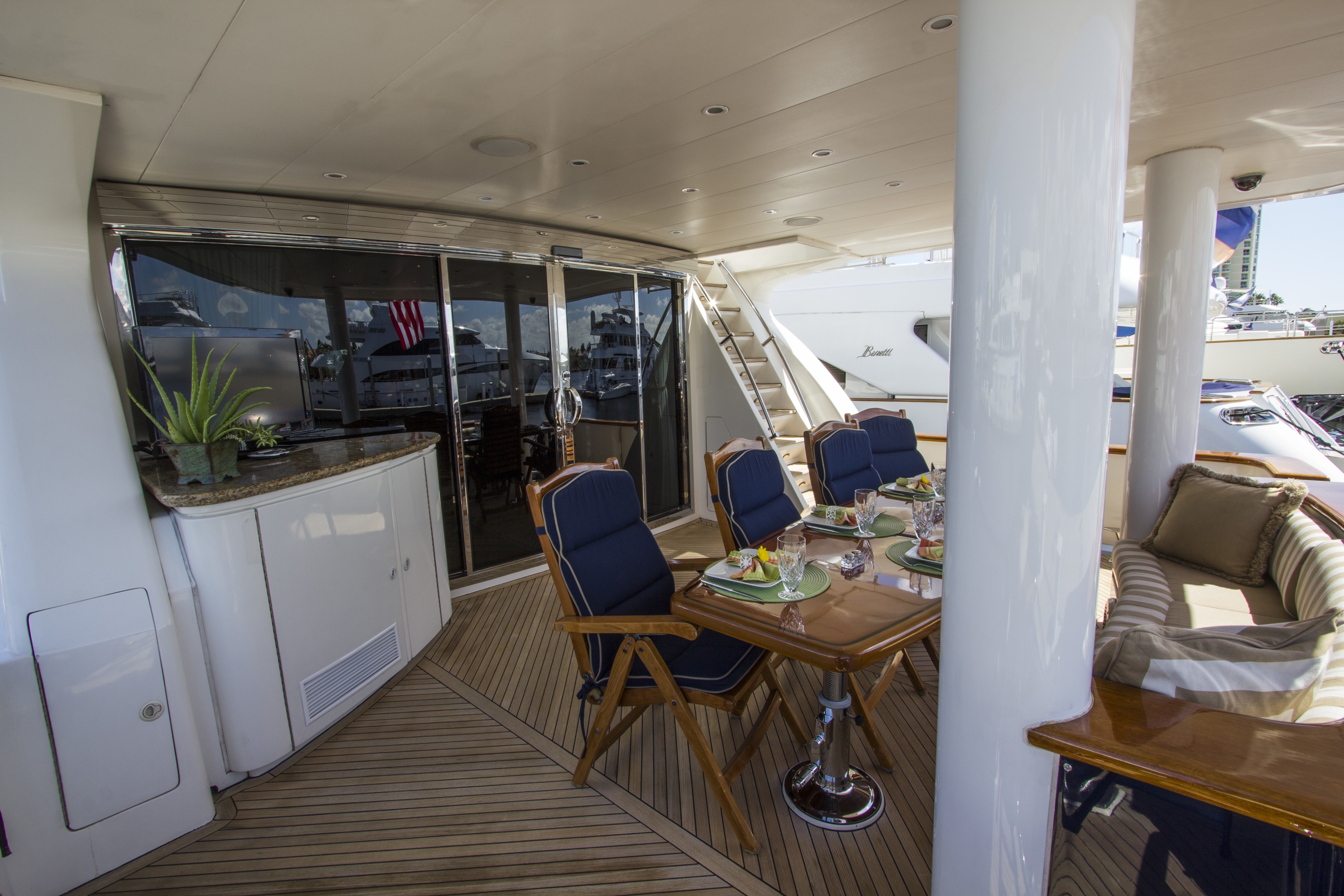 [30m-Yacht-LIMITLESS]-1130-32.jpg
