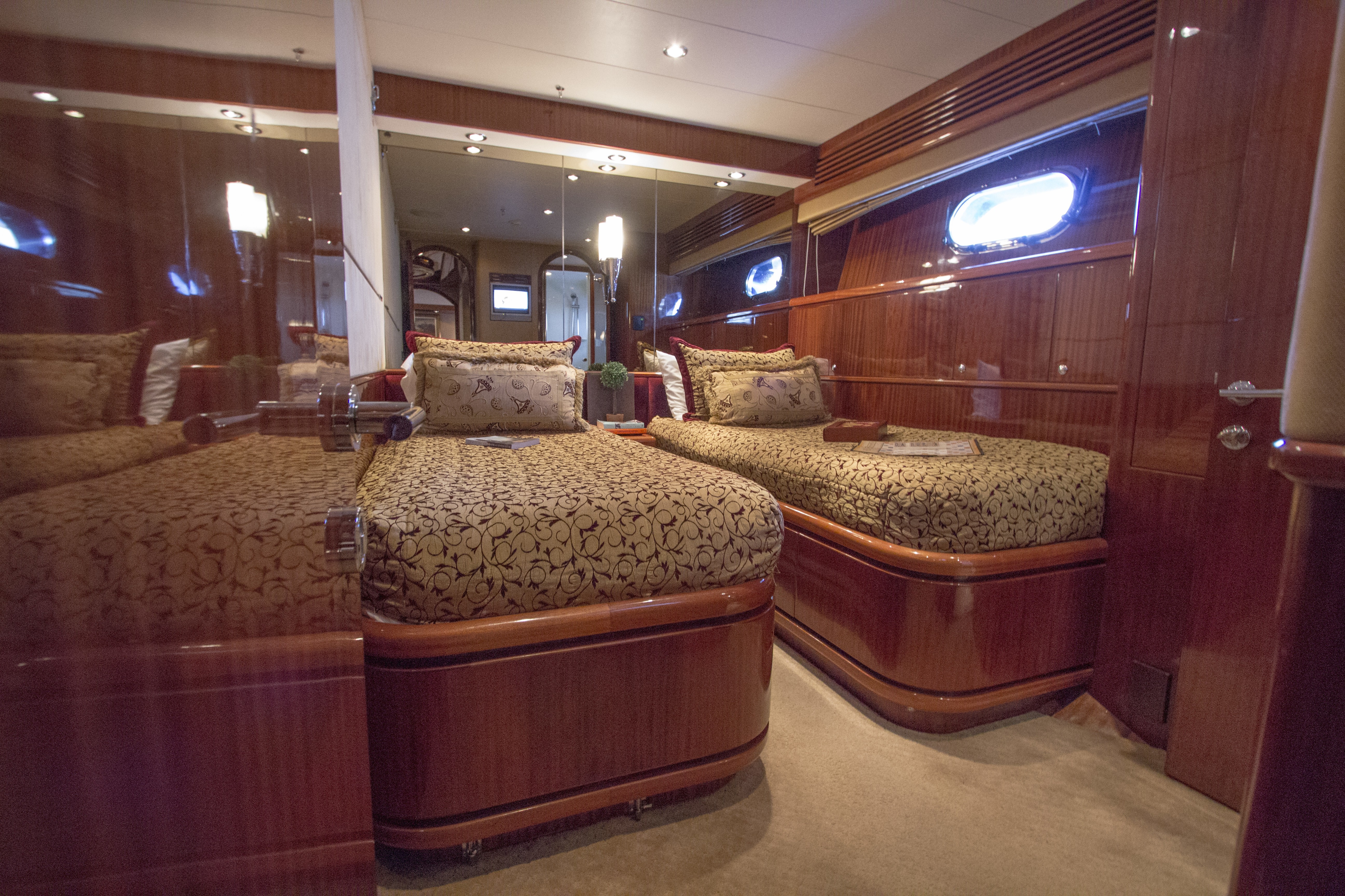 [30m-Yacht-LIMITLESS]-1130-43.jpg