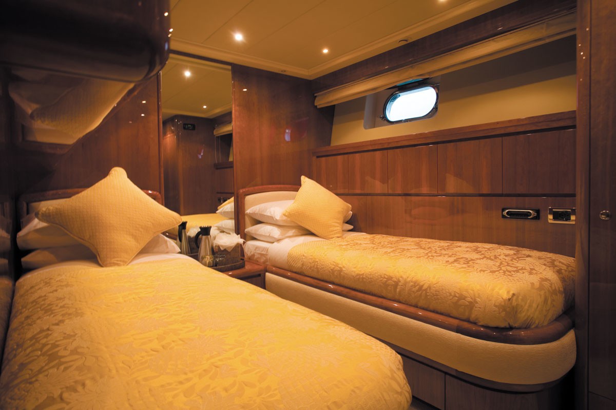 [30m-Yacht-POWDERMONKEY-OF-LONDON]-1326-170.jpg