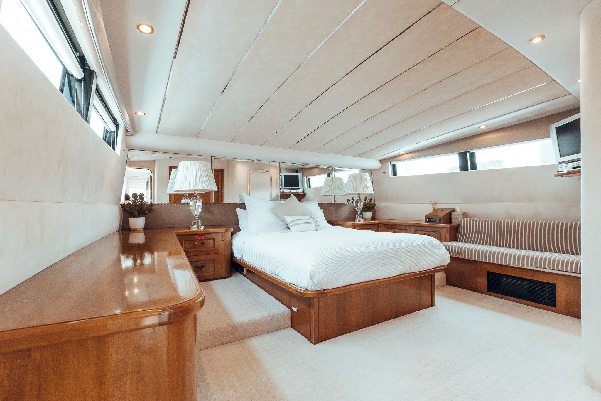 [31m-Yacht-OSCAR-II]-1566-109.jpg