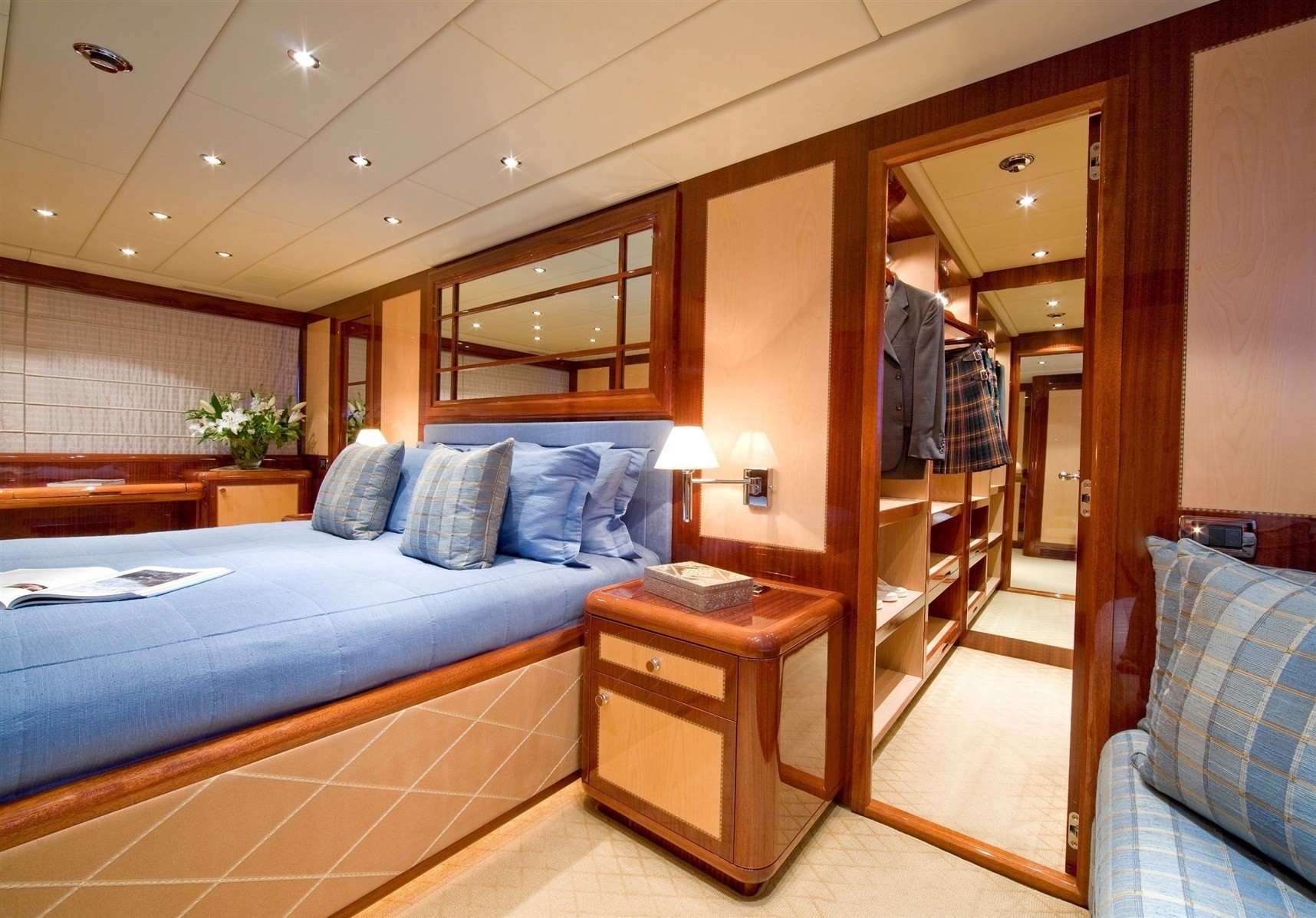 [32m-Yacht-HELLS-BELLS]-1184-89.jpg