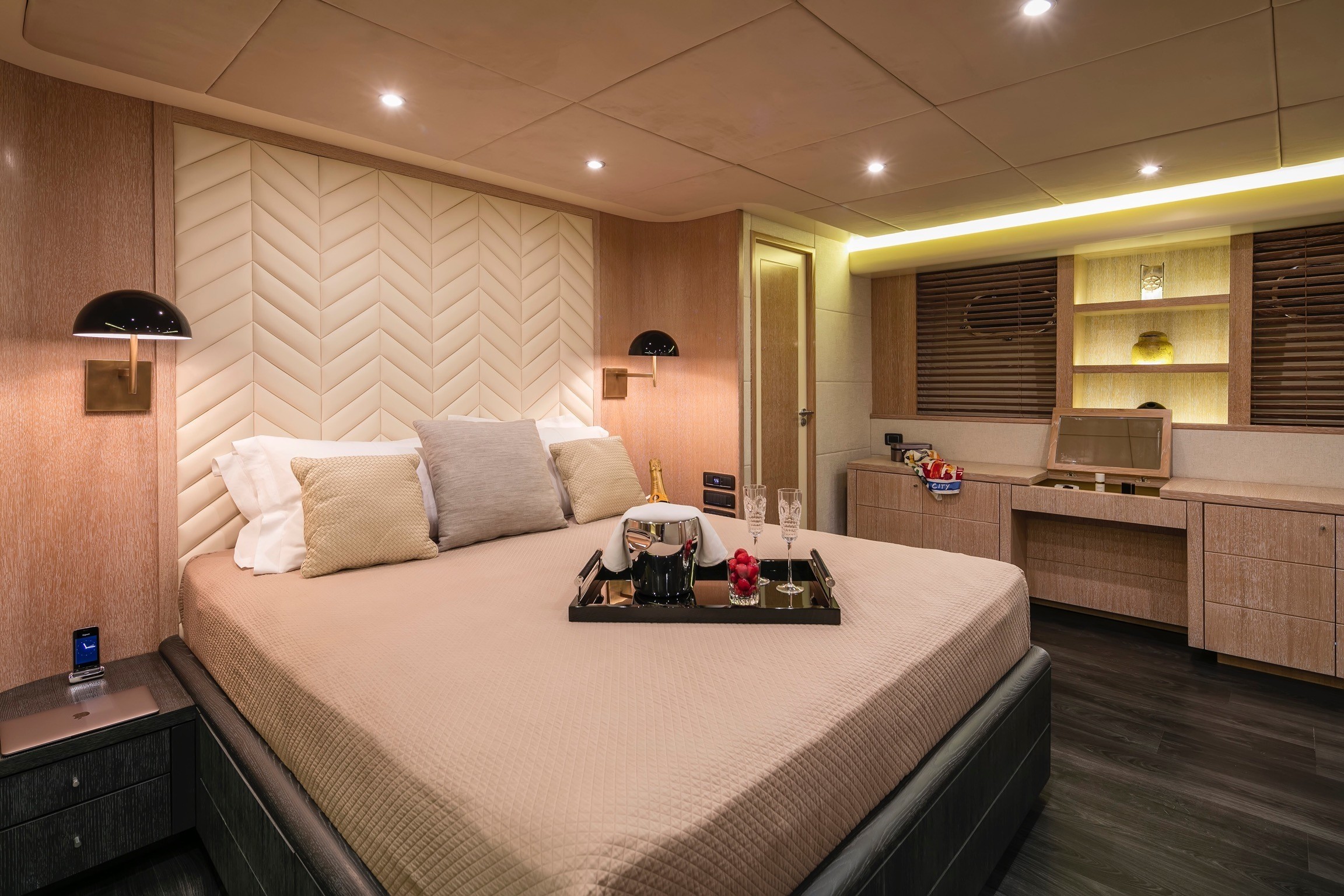 [34m-Yacht-SAINT]-1400-109.jpg