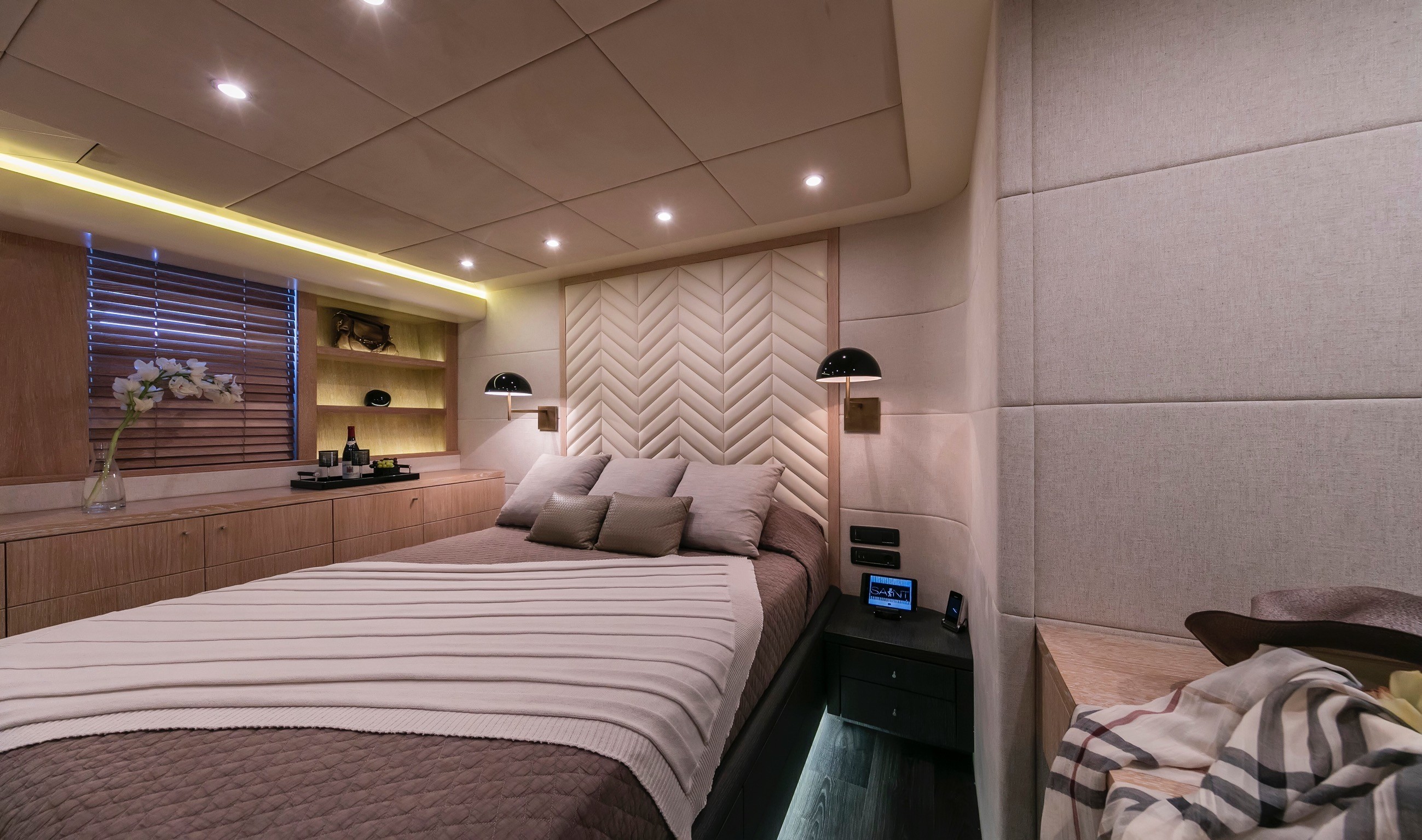 [34m-Yacht-SAINT]-1400-155.jpg