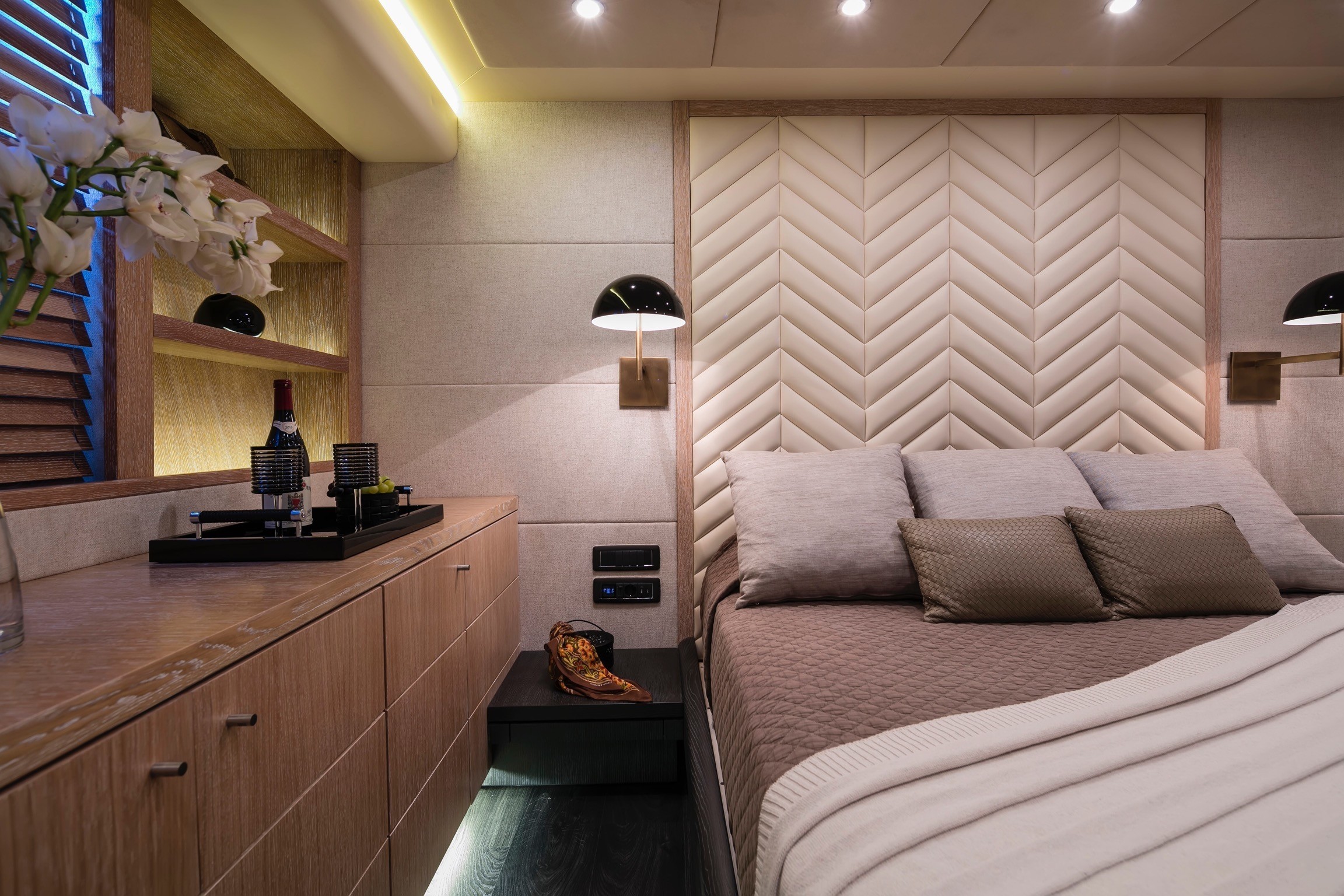 [34m-Yacht-SAINT]-1400-175.jpg