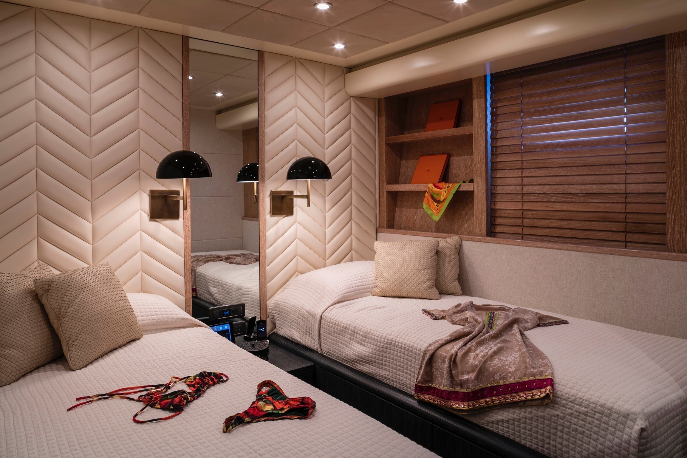 [34m-Yacht-SAINT]-1400-189.jpg