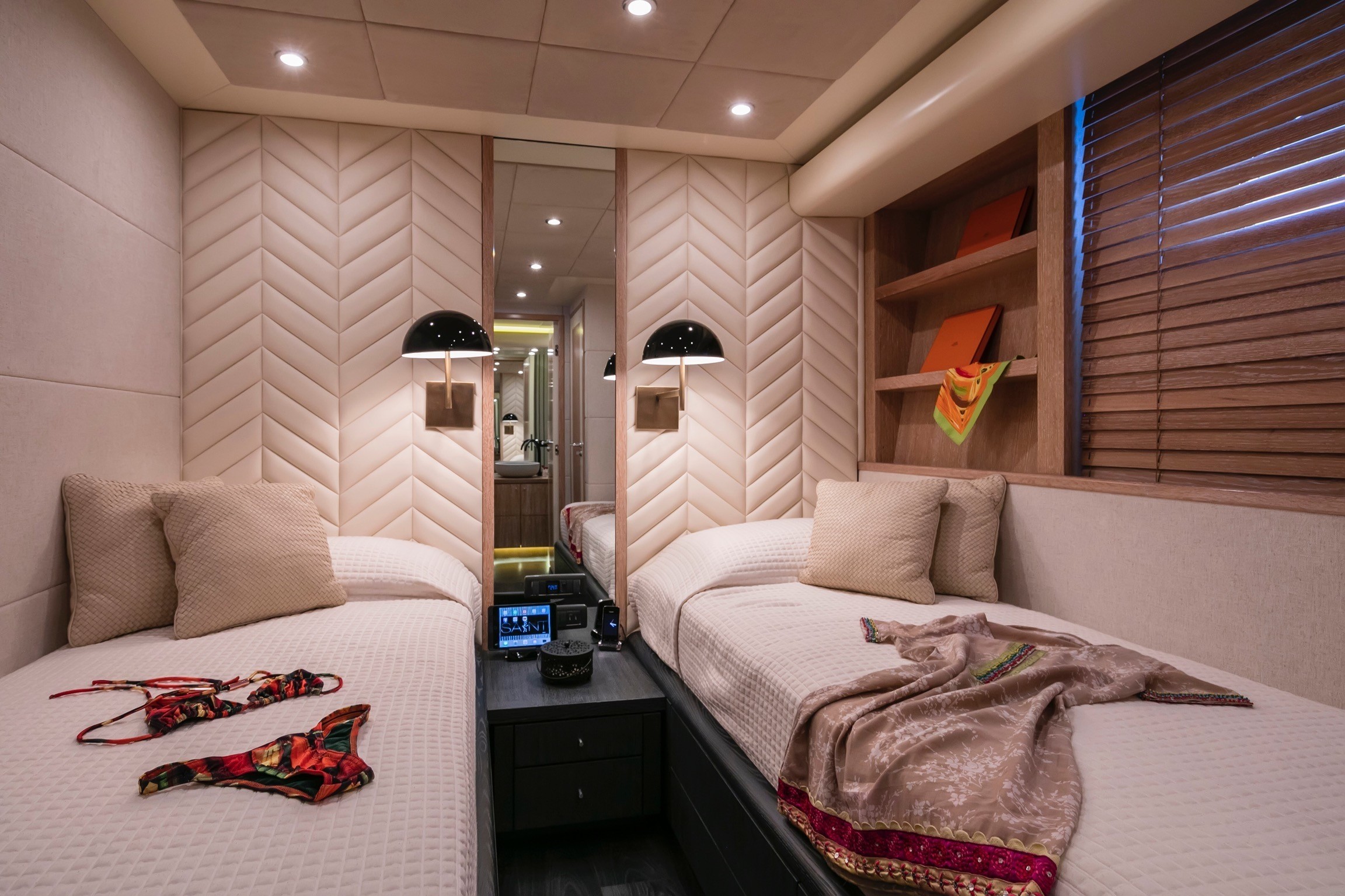 [34m-Yacht-SAINT]-1400-218.jpg