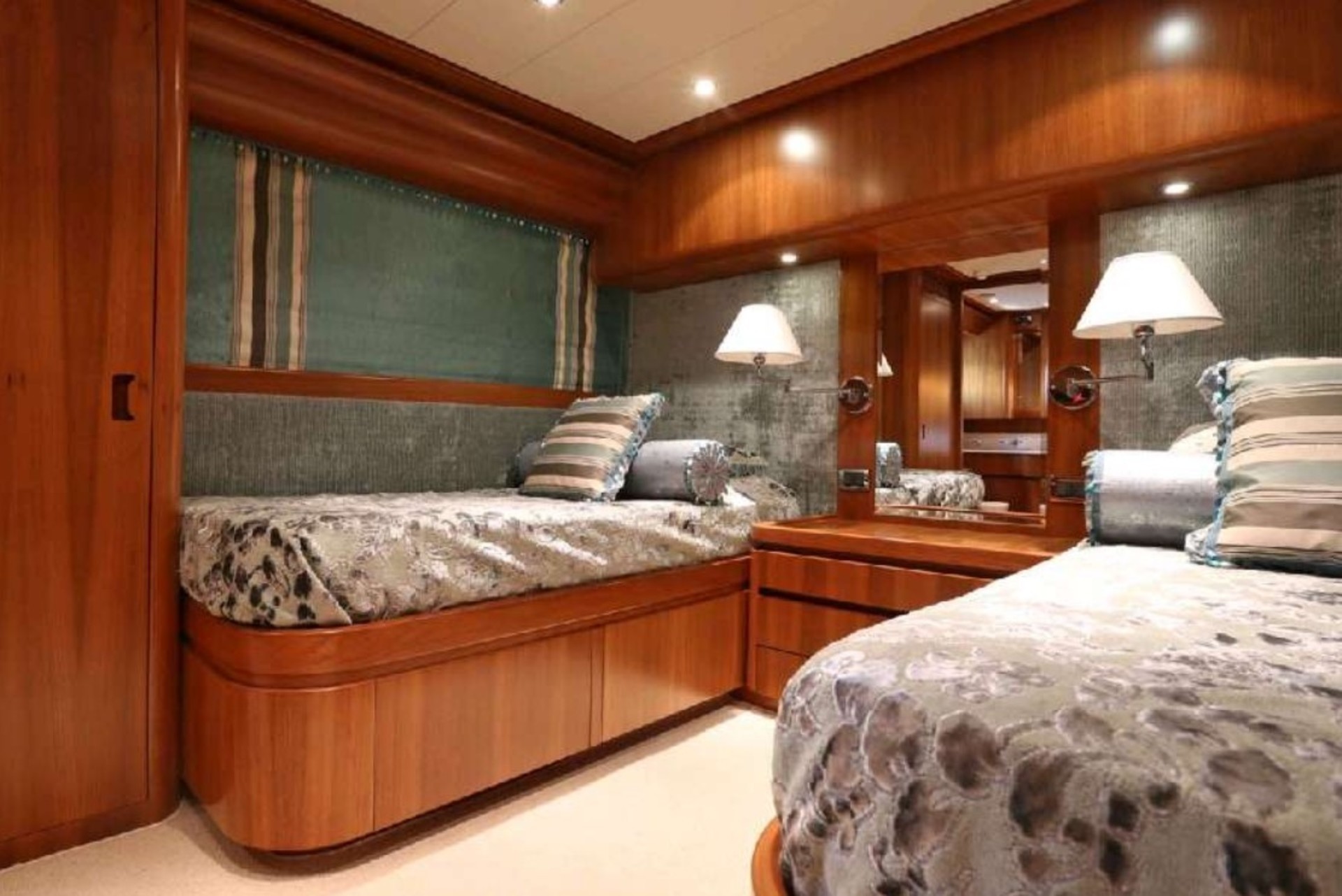 [34m-Yacht-SUMMER-DREAMS]-10203-25.jpg