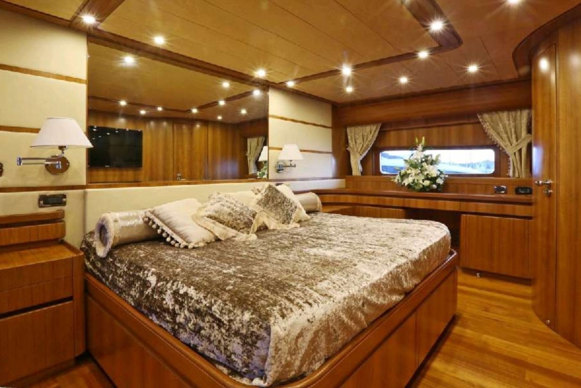 [34m-Yacht-SUMMER-DREAMS]-10203-46.jpg