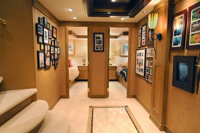 [36m-Yacht-LEGENDARY]-1515-53.jpg