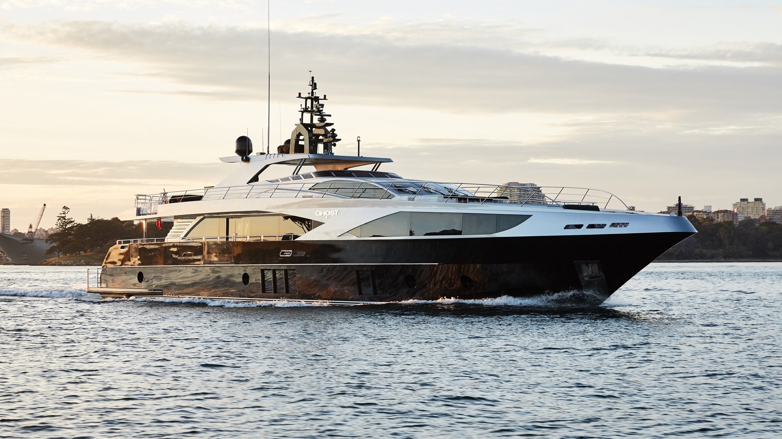 [37m-Yacht-GHOST-II]-10327-16.jpg