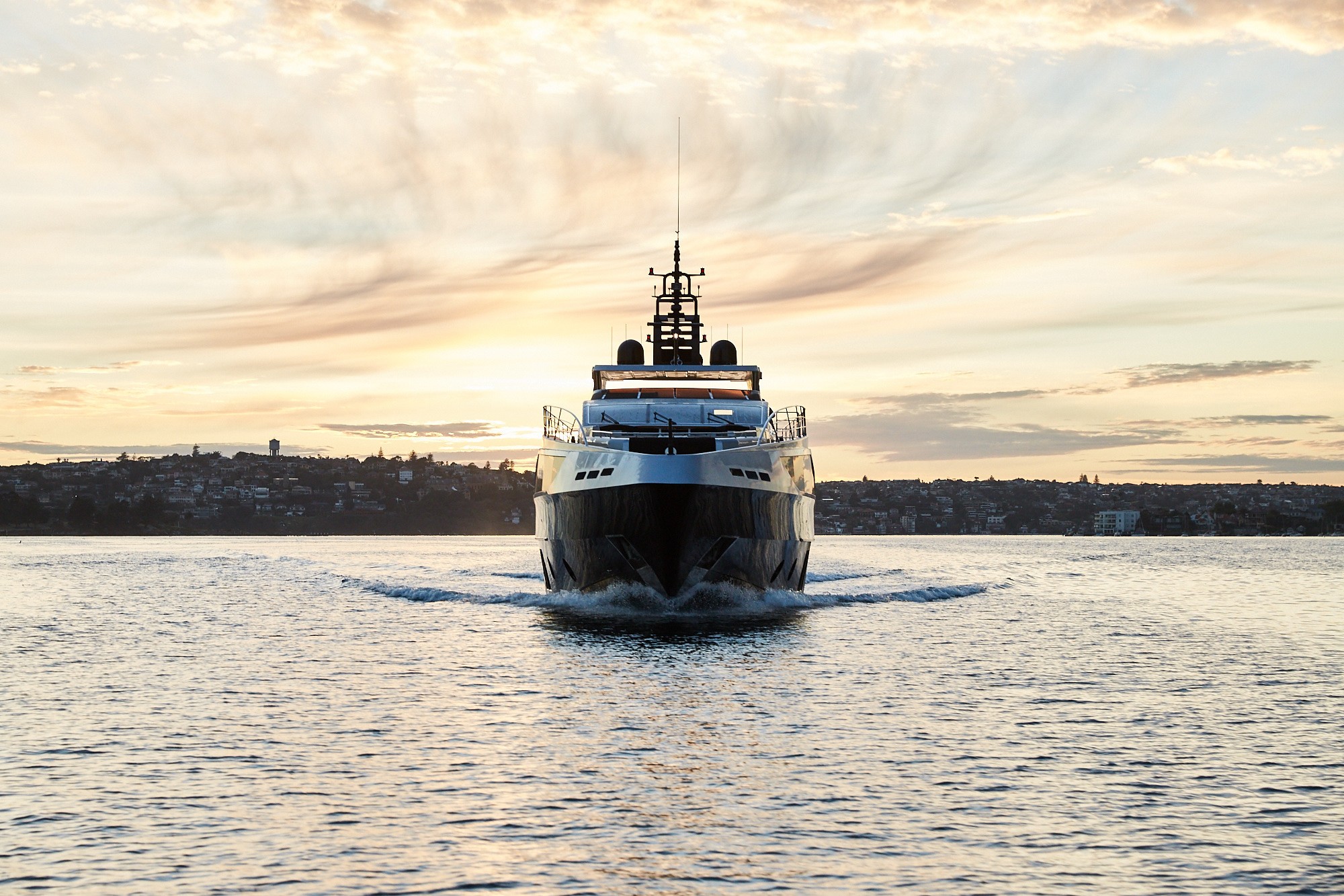 [37m-Yacht-GHOST-II]-10327-203.jpg