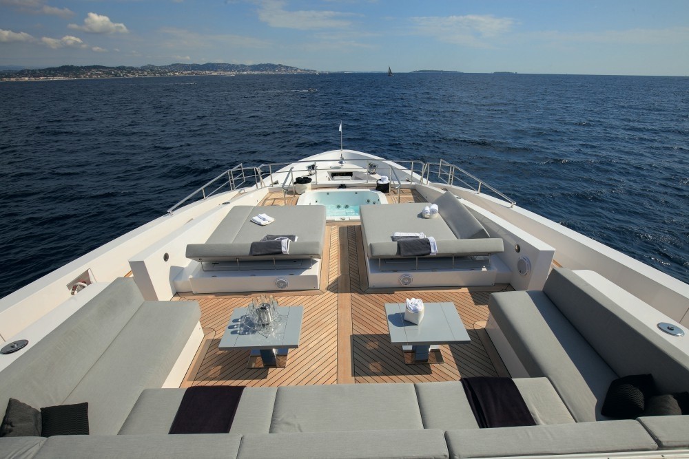 [38m-Yacht-IRON-MAN]-10539-69.jpg
