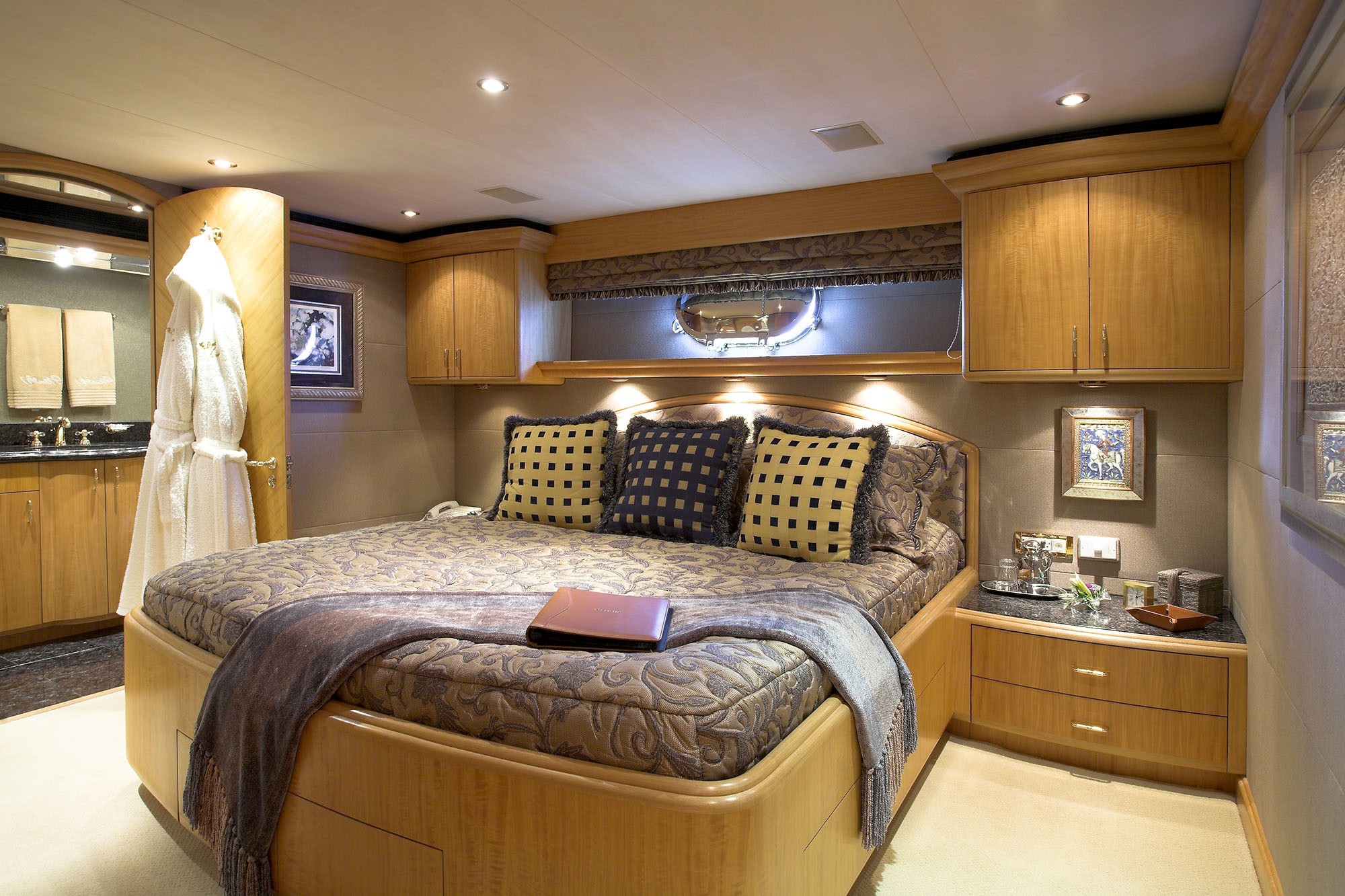[38m-Yacht-NAMOH]-1483-124.jpg