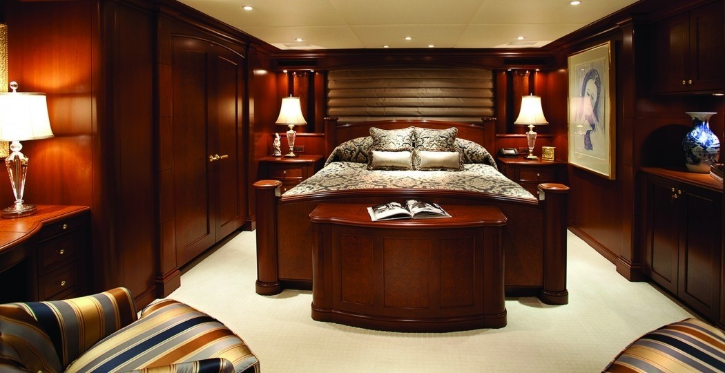 [40m-Yacht-KERI-LEE-III]-1019-167.jpg