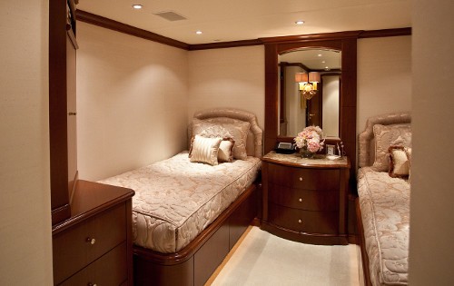 [40m-Yacht-KERI-LEE-III]-1019-170.jpg