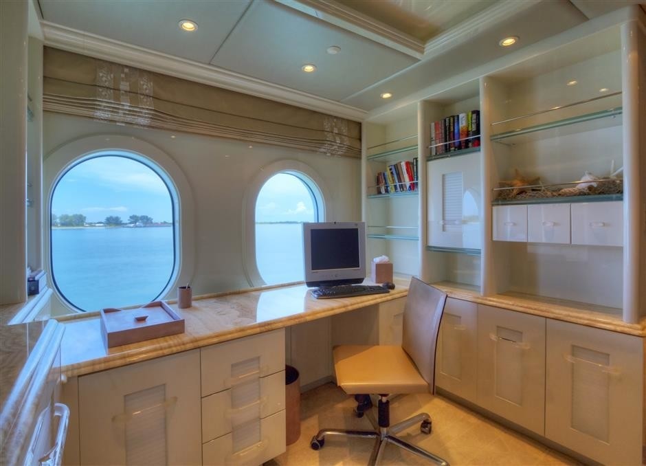 [44m-Yacht-I-LOVE-THIS-BOAT]-1448-211.jpg