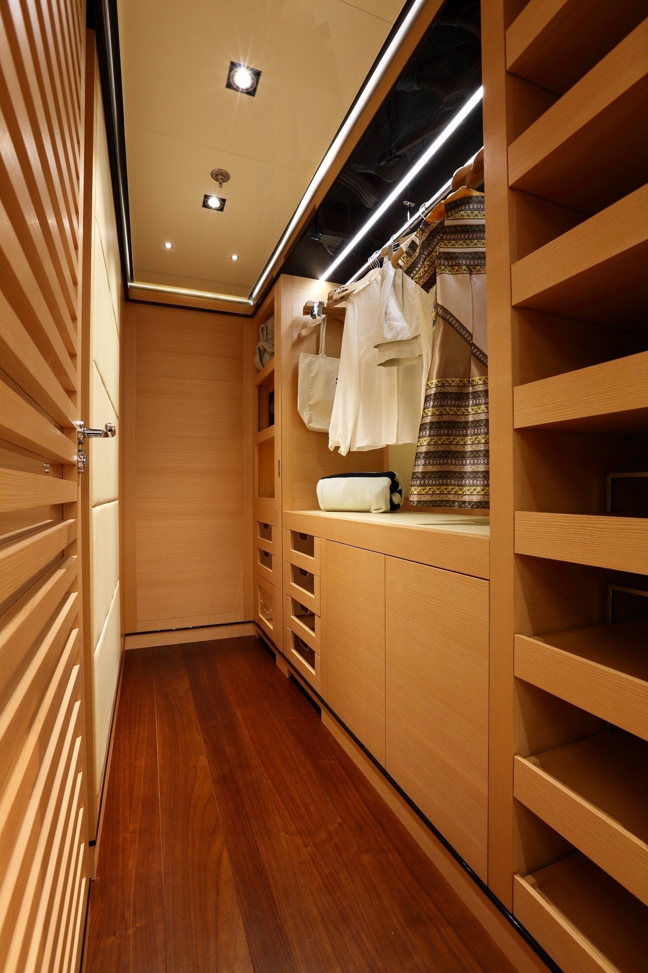 [46m-Yacht-2-LADIES]-12305-50.jpg