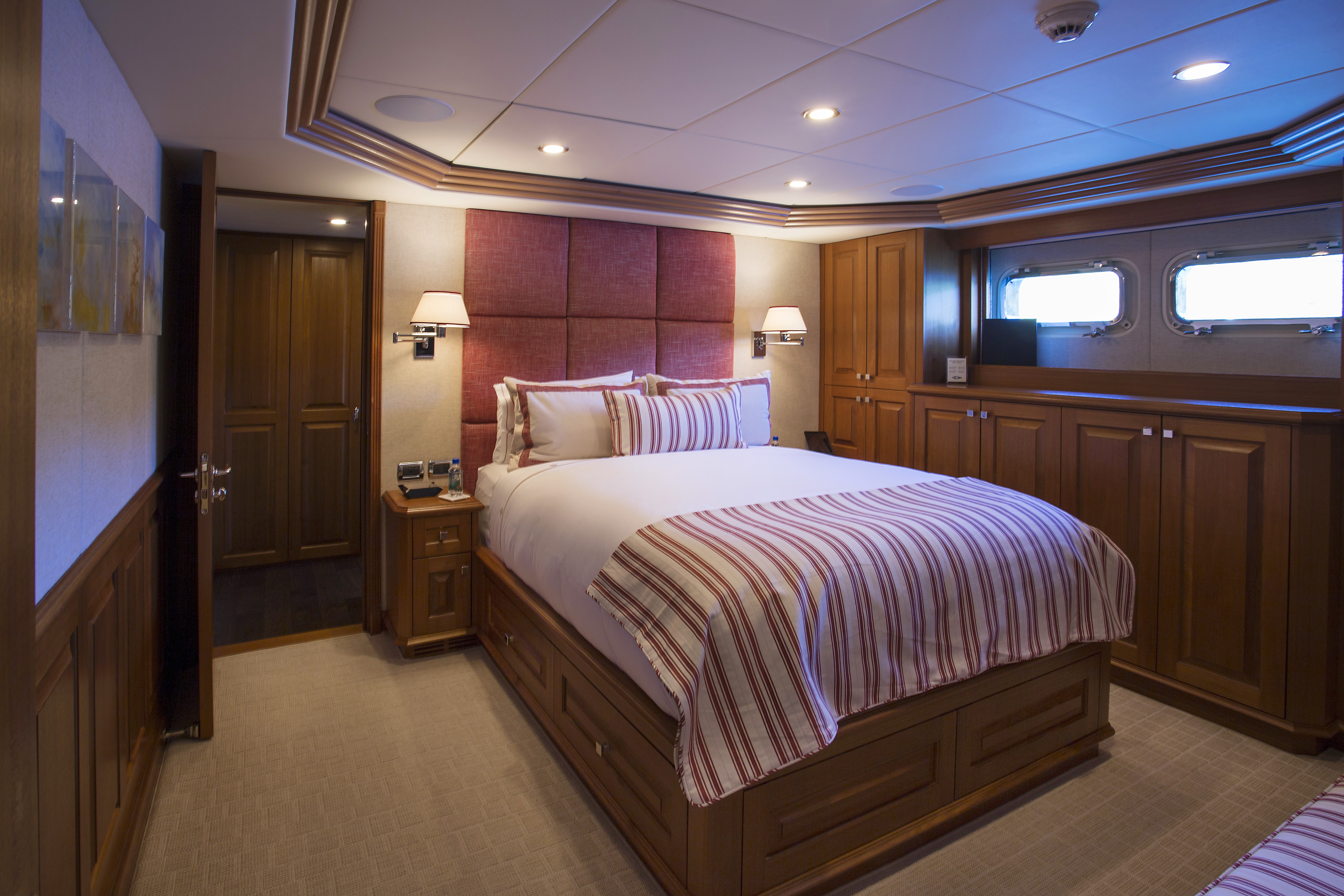 [49m-Yacht-BLU-470]-1461-134.jpg
