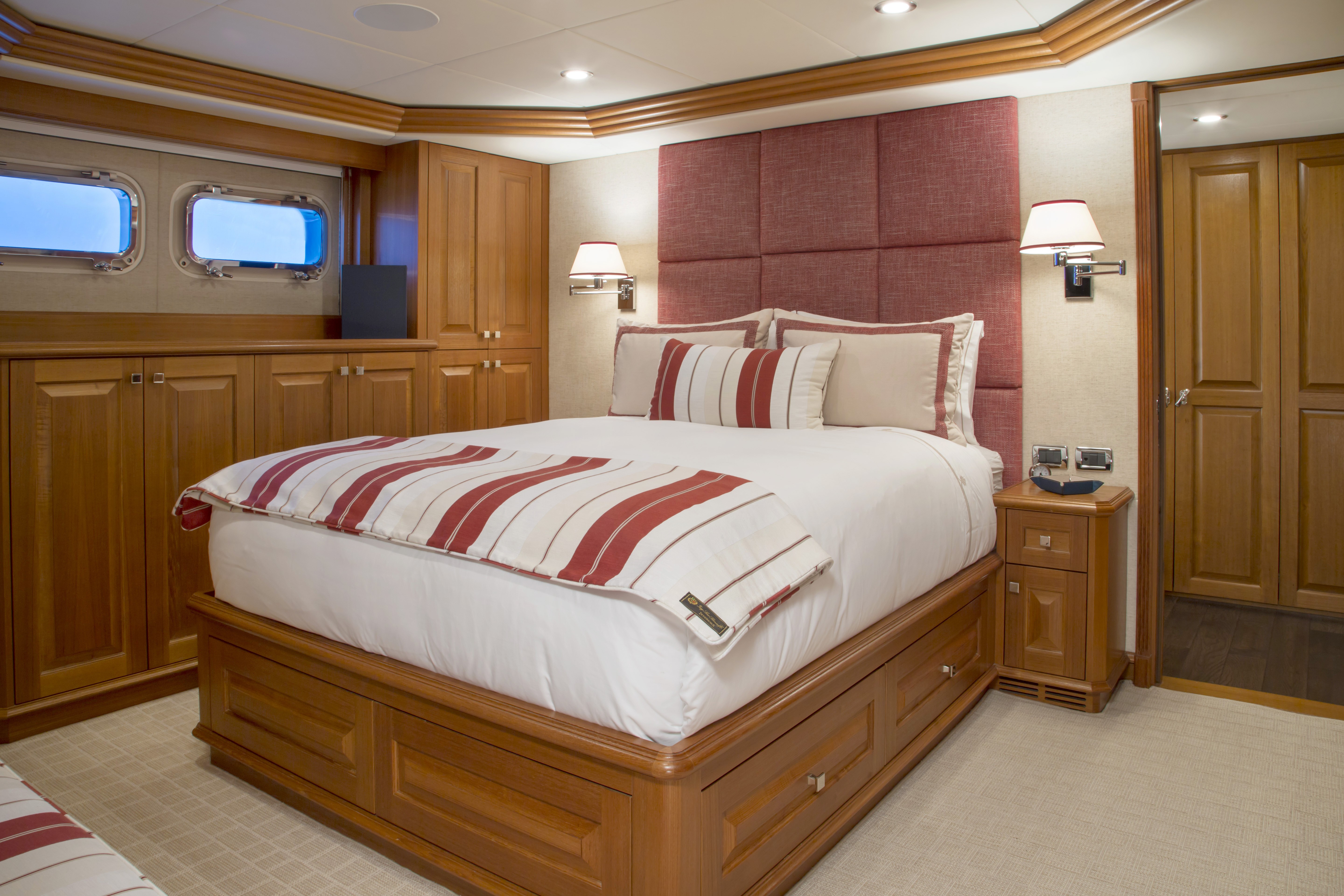 [49m-Yacht-BLU-470]-1461-180.jpg